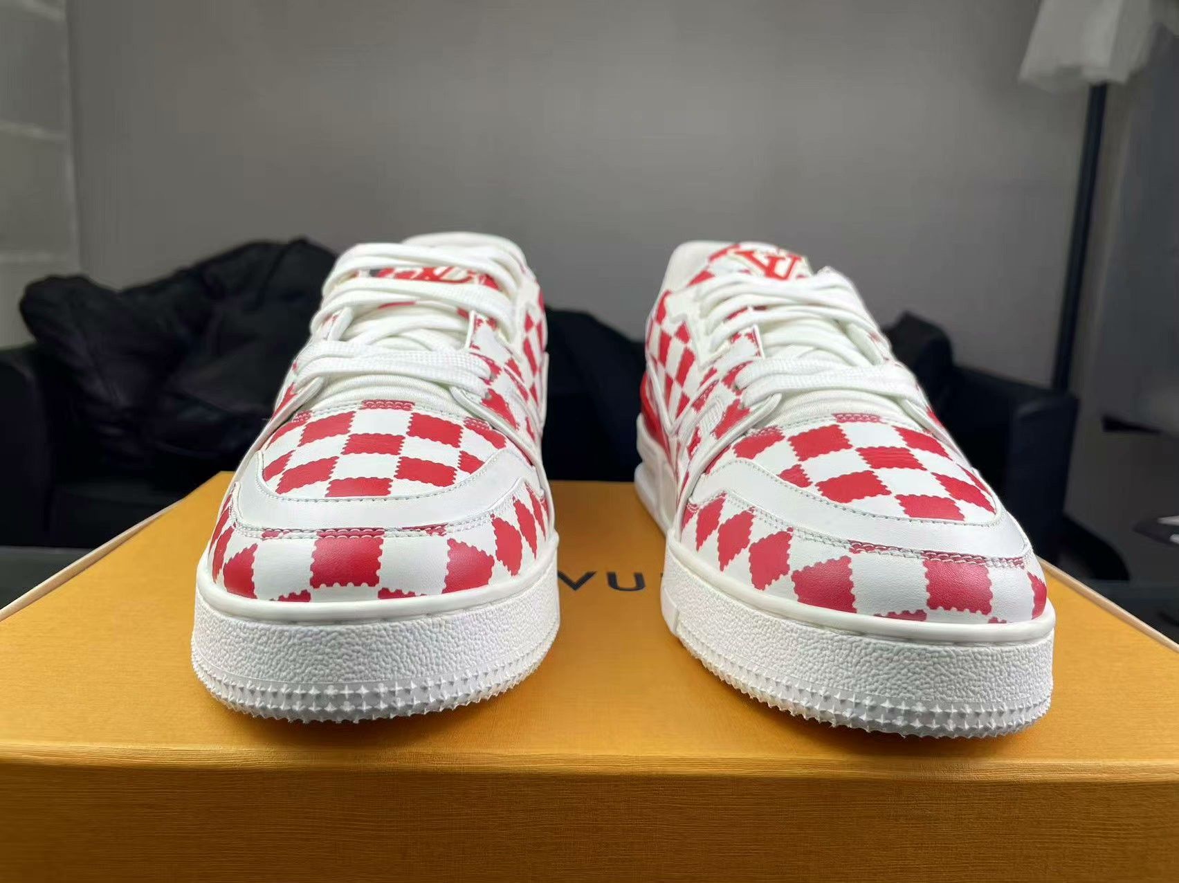 Louis Vuitton Louis Vuitton Training Red Lowtop Sneakers 8.5 Men Size US 8.5 / EU 41-42 - 2 Thumbnail