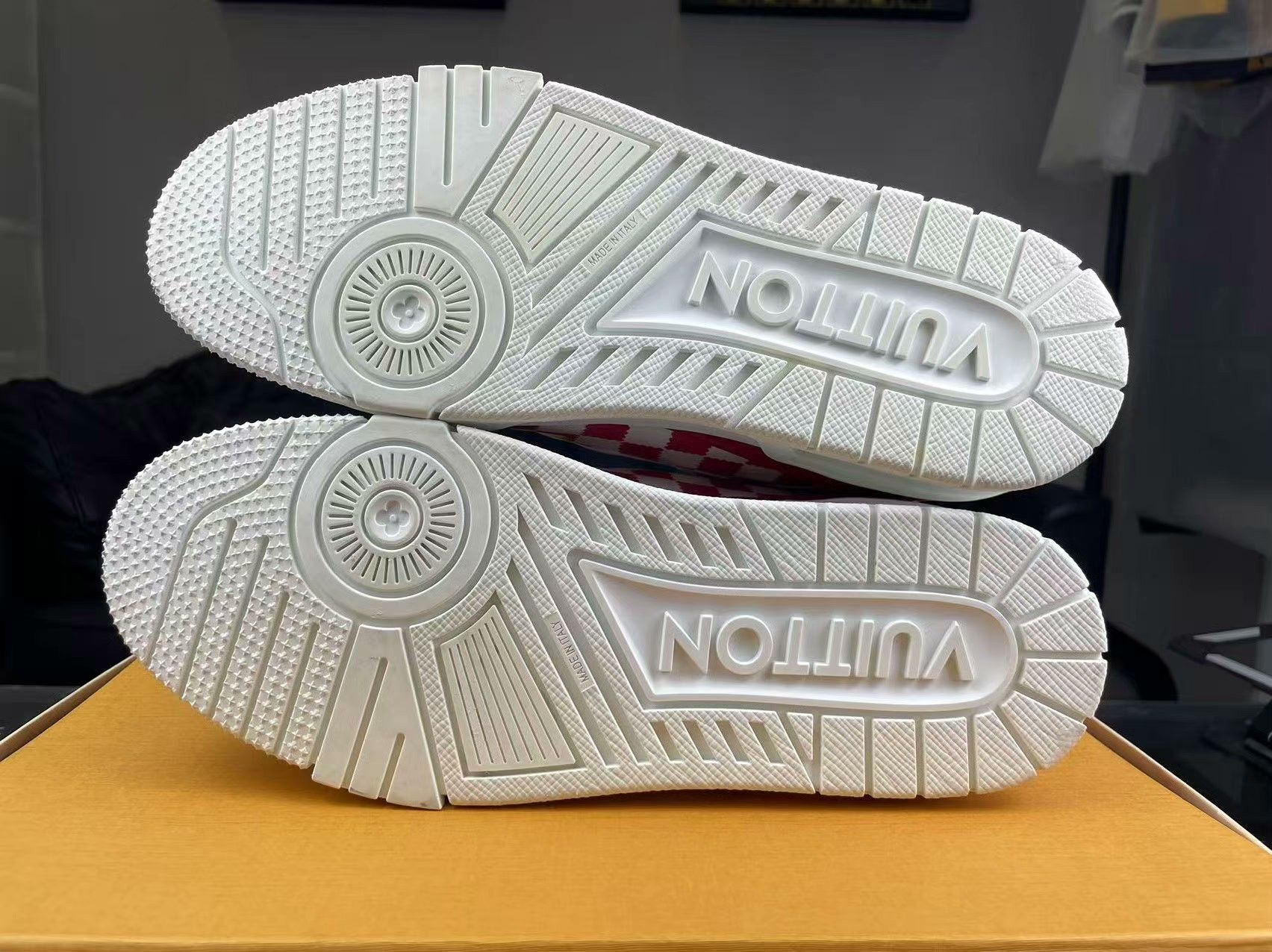 Louis Vuitton Louis Vuitton Training Red Lowtop Sneakers 8.5 Men Size US 8.5 / EU 41-42 - 4 Thumbnail