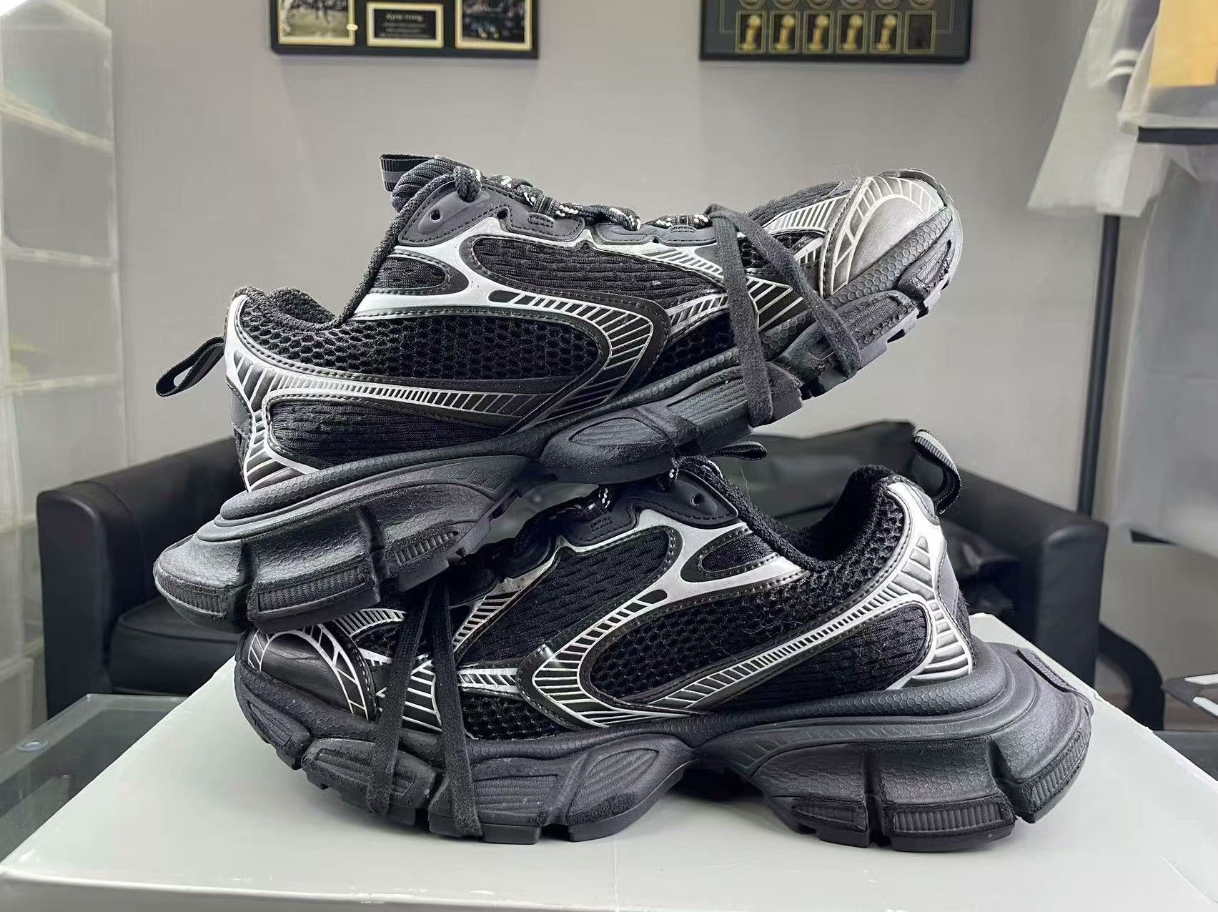 Balenciaga Balenciaga Silver Lowtop Sneakers 8.5 Men Size US 8.5 / EU 41-42 - 5 Thumbnail