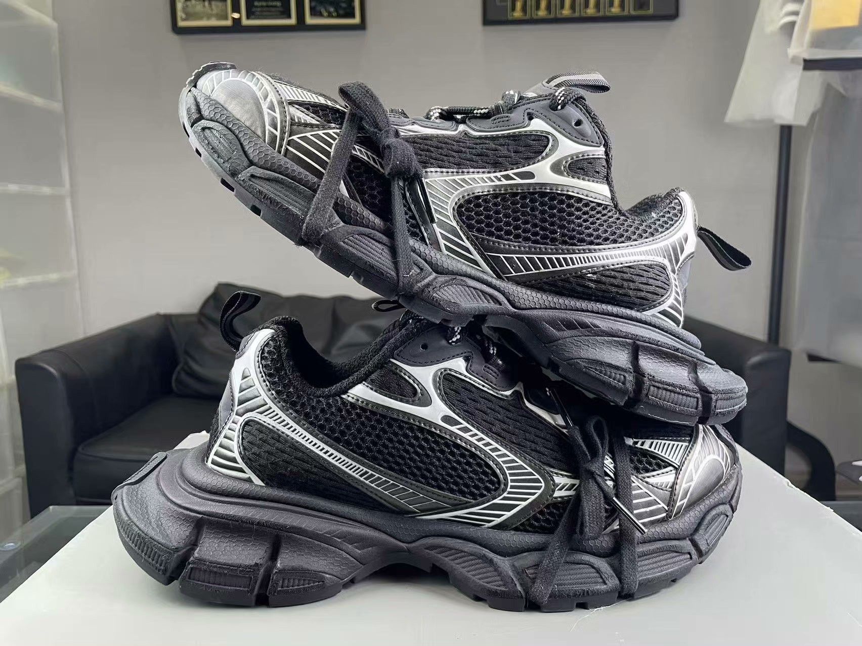 Balenciaga Balenciaga Silver Lowtop Sneakers 8.5 Men Size US 8.5 / EU 41-42 - 6 Thumbnail