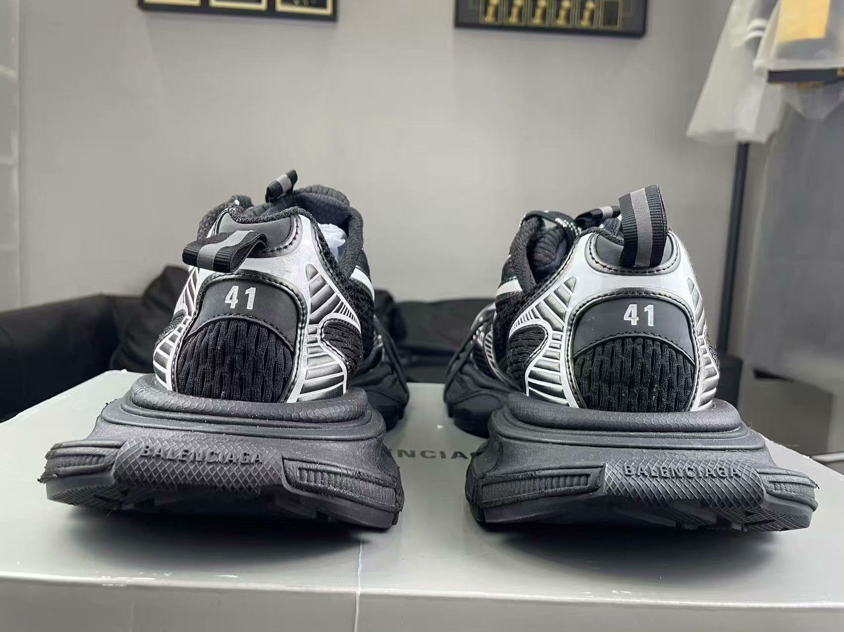 Balenciaga Balenciaga Silver Lowtop Sneakers 8.5 Men Size US 8.5 / EU 41-42 - 3 Thumbnail
