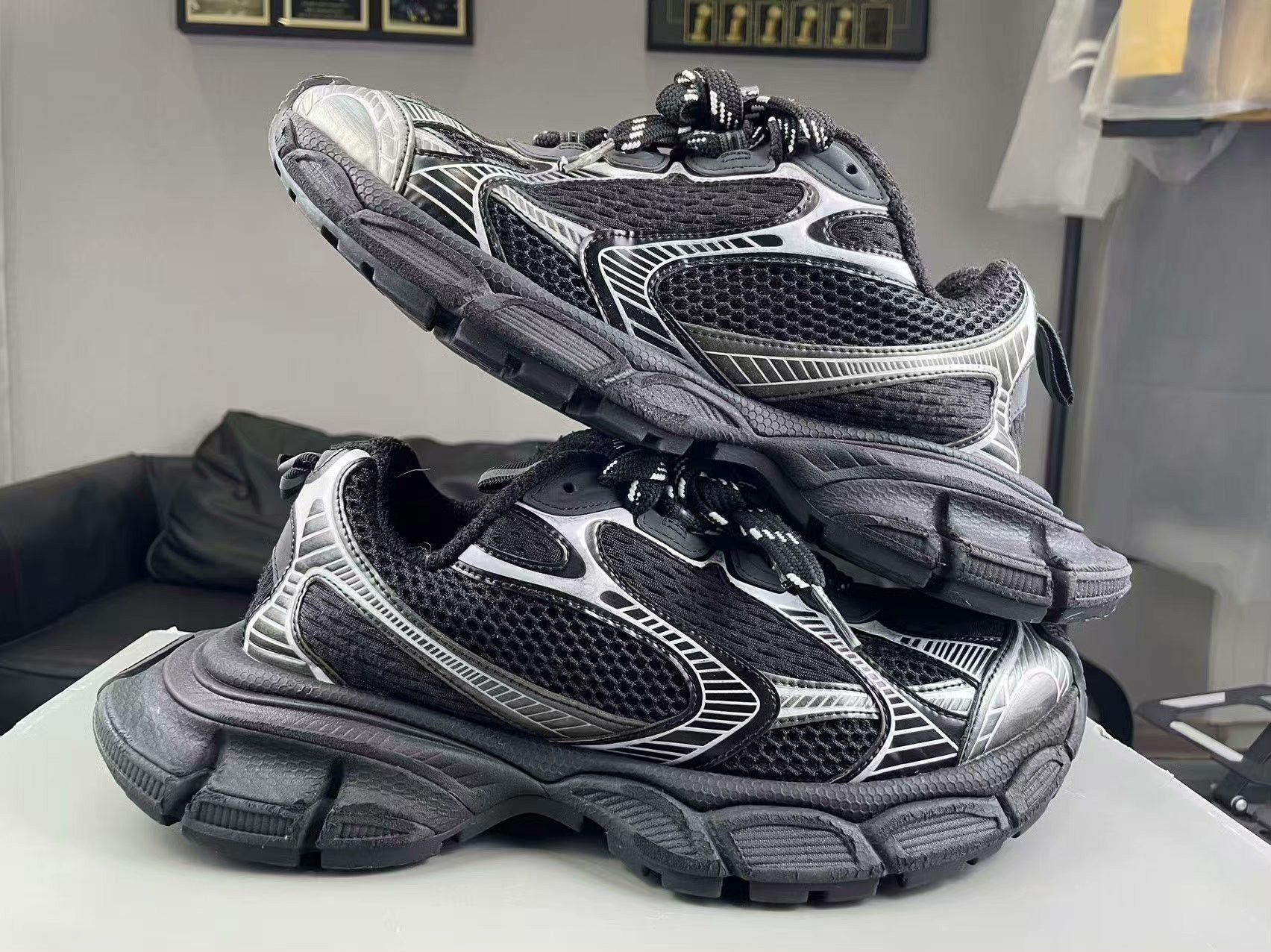 Balenciaga Balenciaga Silver Lowtop Sneakers 8.5 Men Size US 8.5 / EU 41-42 - 6 Thumbnail