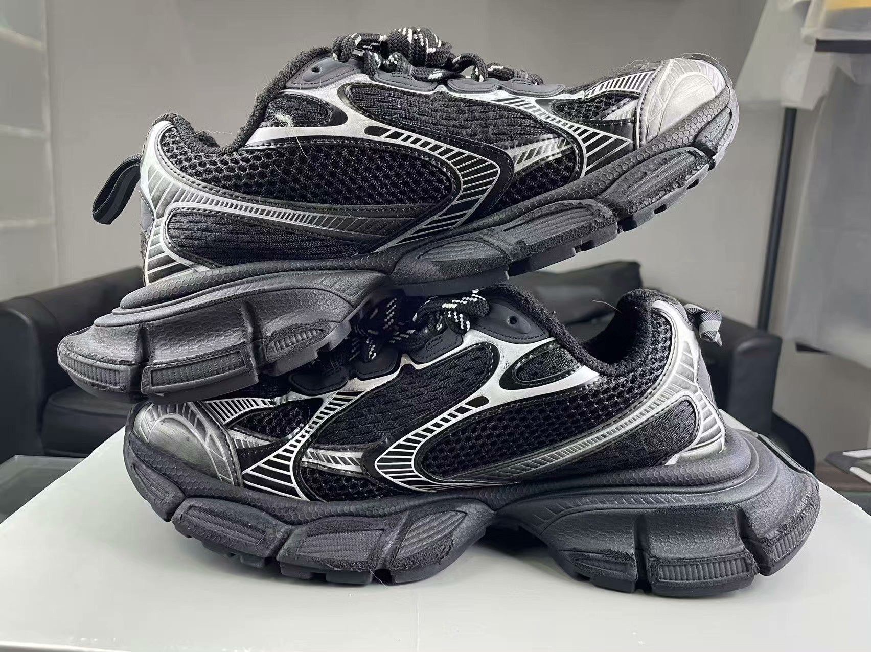 Balenciaga Balenciaga Silver Lowtop Sneakers 8.5 Men Size US 8.5 / EU 41-42 - 5 Thumbnail