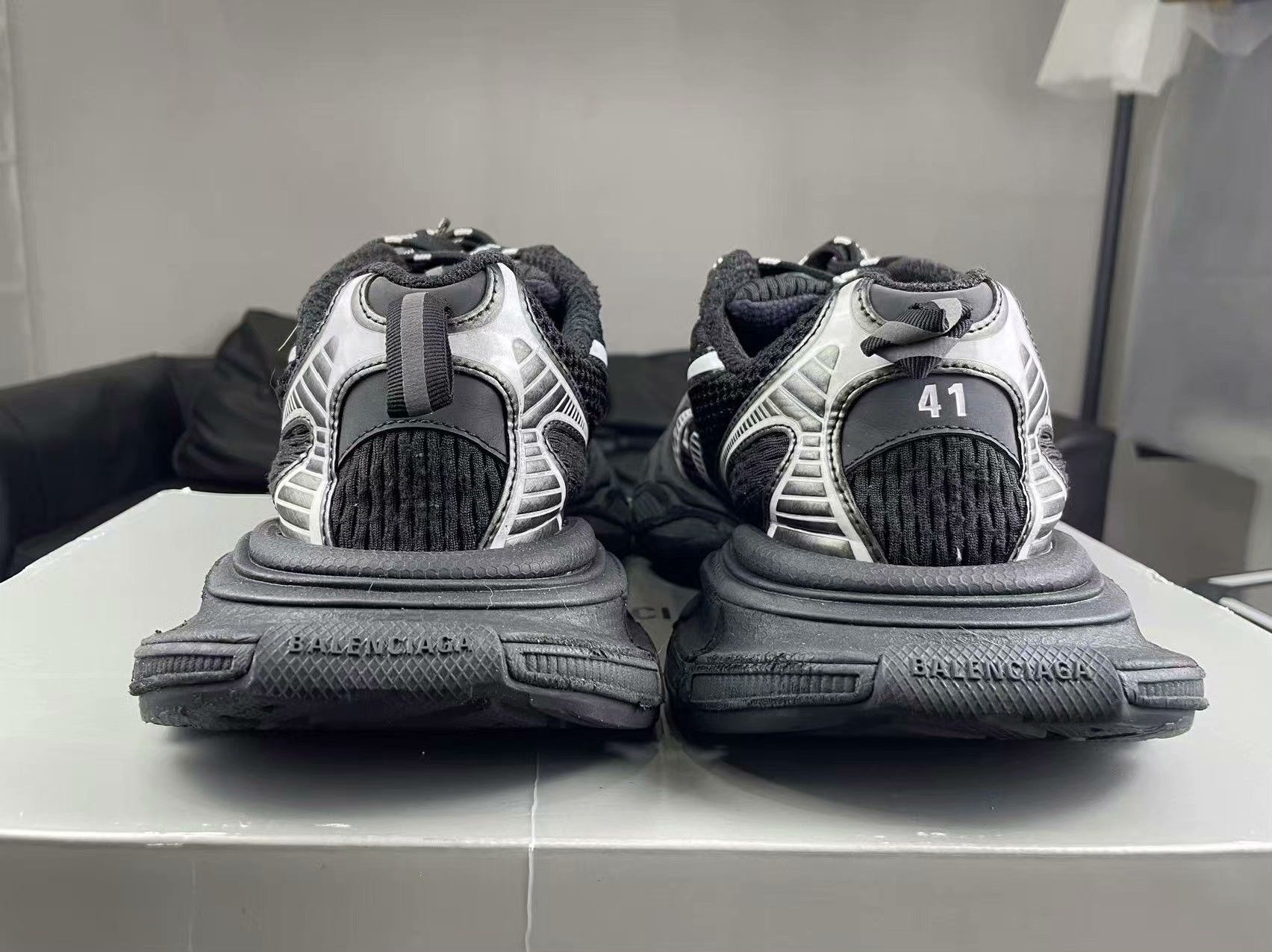 Balenciaga Balenciaga Silver Lowtop Sneakers 8.5 Men Size US 8.5 / EU 41-42 - 3 Thumbnail