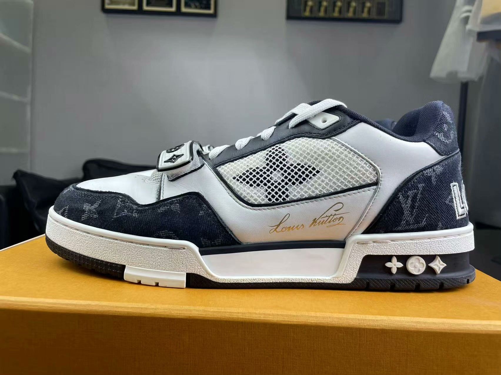 Louis Vuitton Louis Vuitton Training Black Lowtop Sneakers 8.5 Men Size US 8.5 / EU 41-42 - 7 Thumbnail
