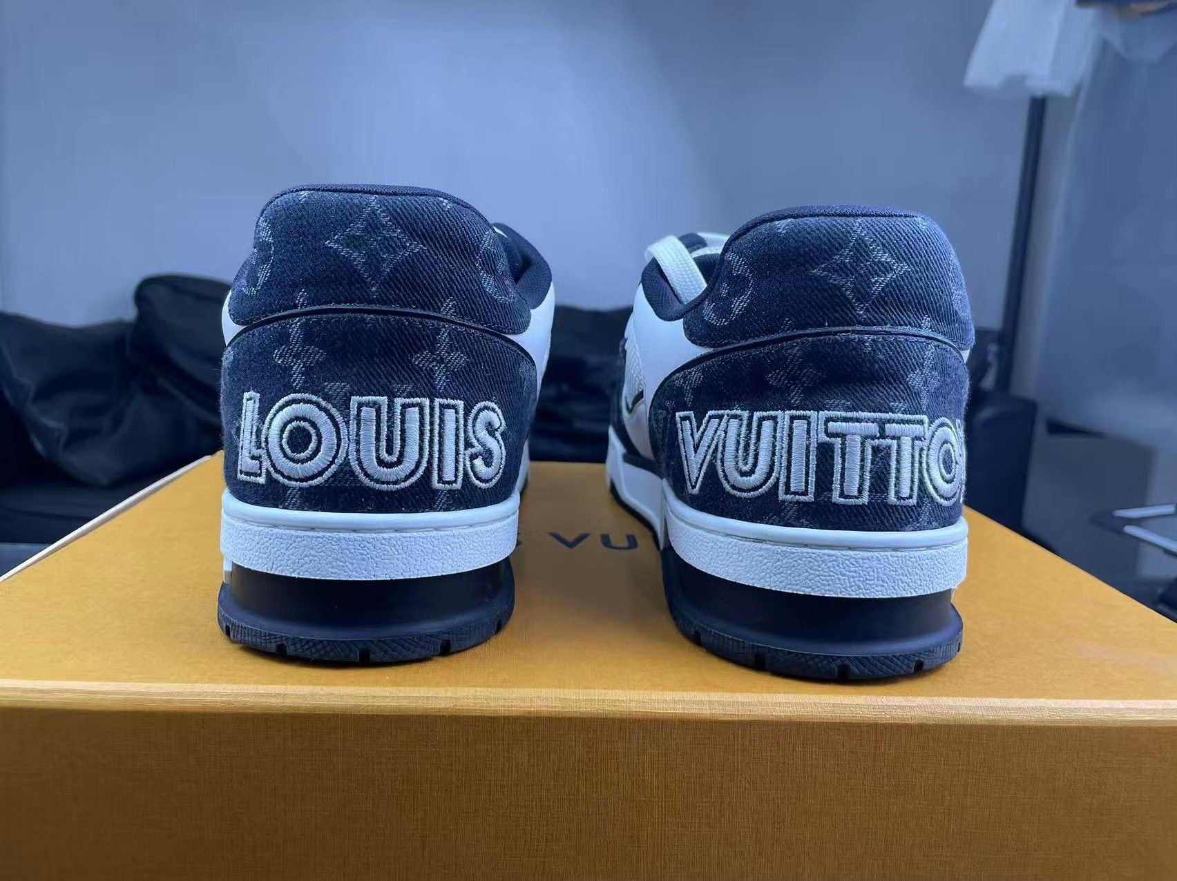Louis Vuitton Louis Vuitton Training Black Lowtop Sneakers 8.5 Men Size US 8.5 / EU 41-42 - 4 Thumbnail