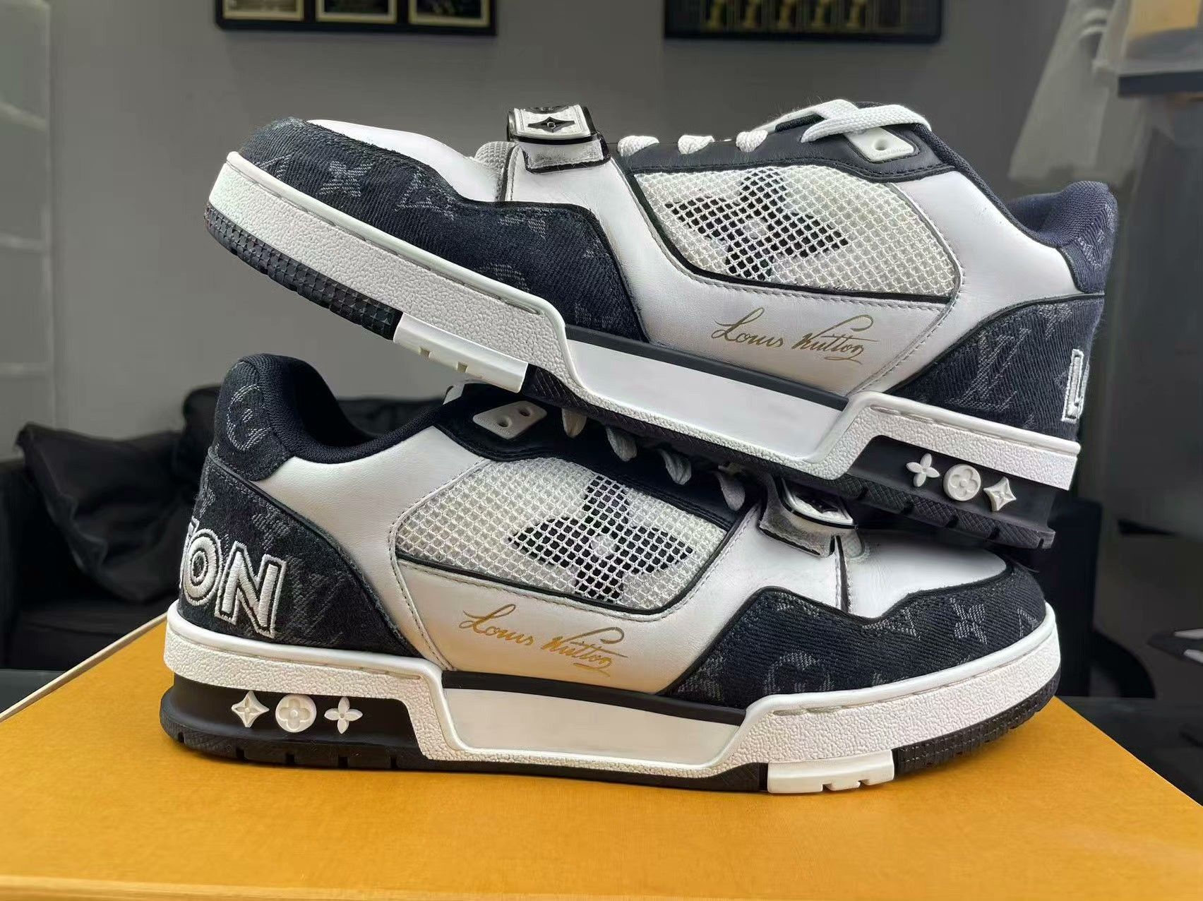 Louis Vuitton Louis Vuitton Training Black Lowtop Sneakers 8.5 Men Size US 8.5 / EU 41-42 - 6 Thumbnail