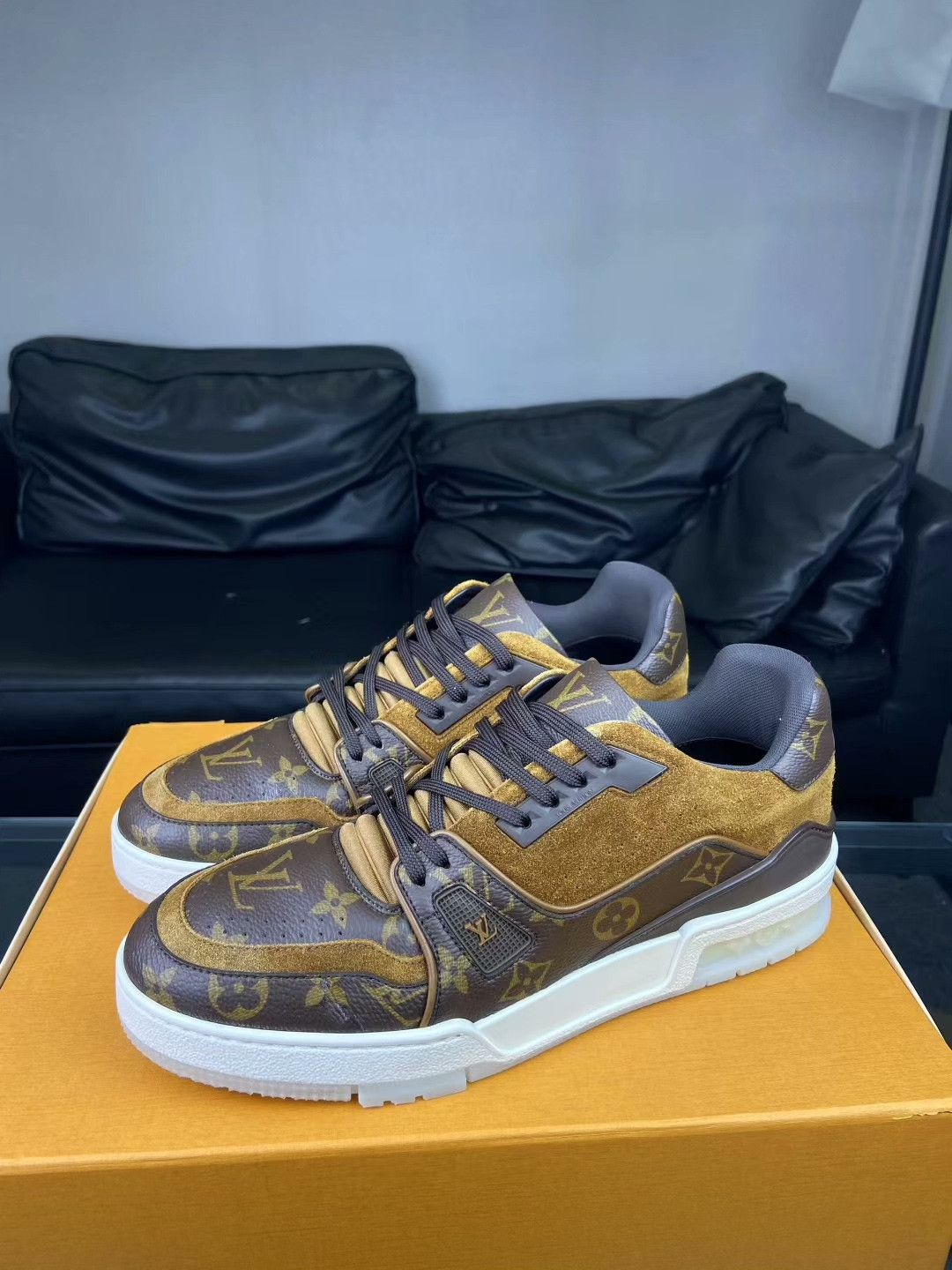 Louis Vuitton Louis Vuitton Training Lowtop Sneakers 8.5 Men Size US 8.5 / EU 41-42 - 2 Thumbnail