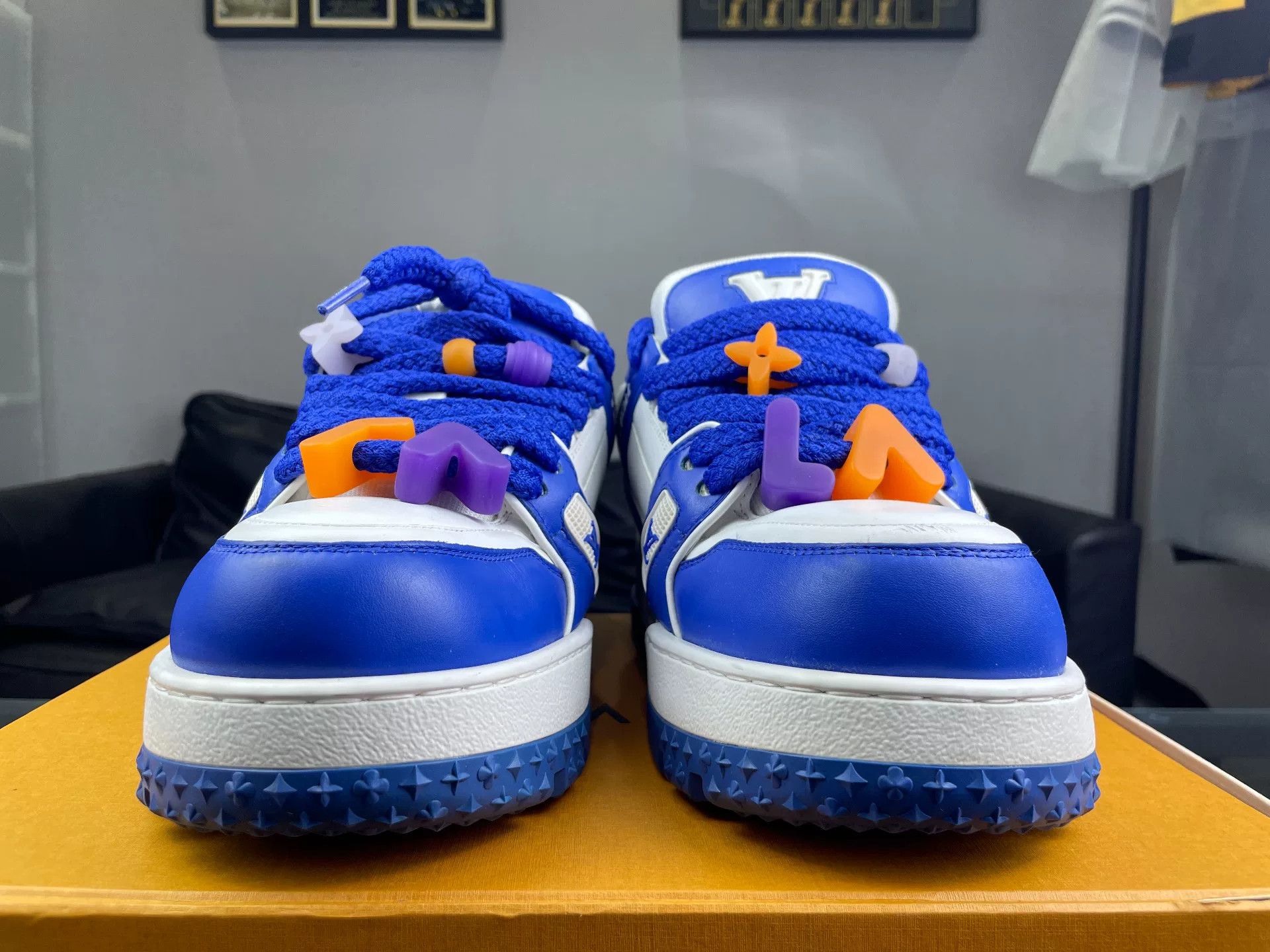 Louis Vuitton Louis Vuitton Blue Lowtop Sneakers 9 Men Size US 9 / EU 42 - 2 Thumbnail