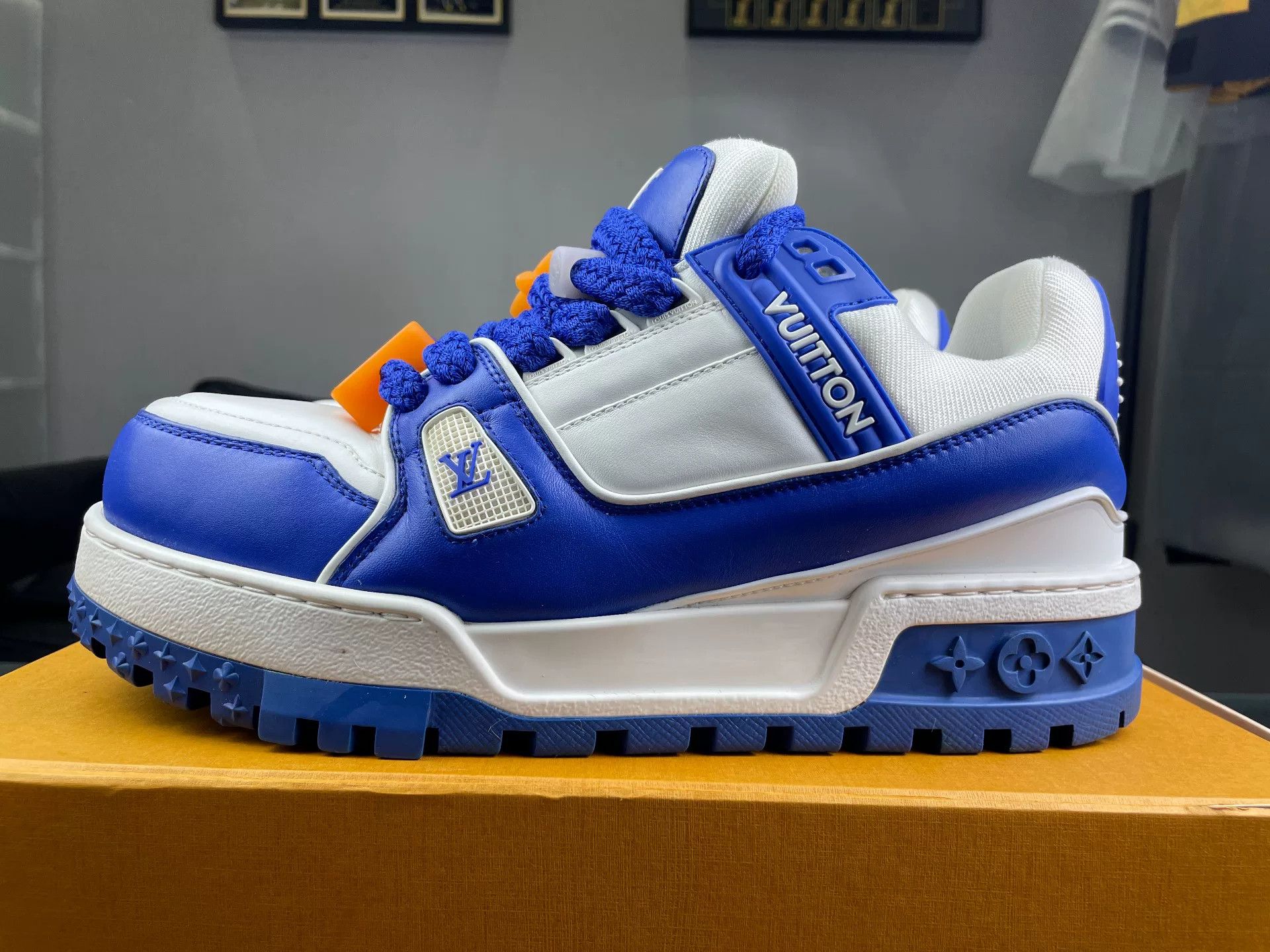 Louis Vuitton Louis Vuitton Blue Lowtop Sneakers 9 Men Size US 9 / EU 42 - 7 Thumbnail