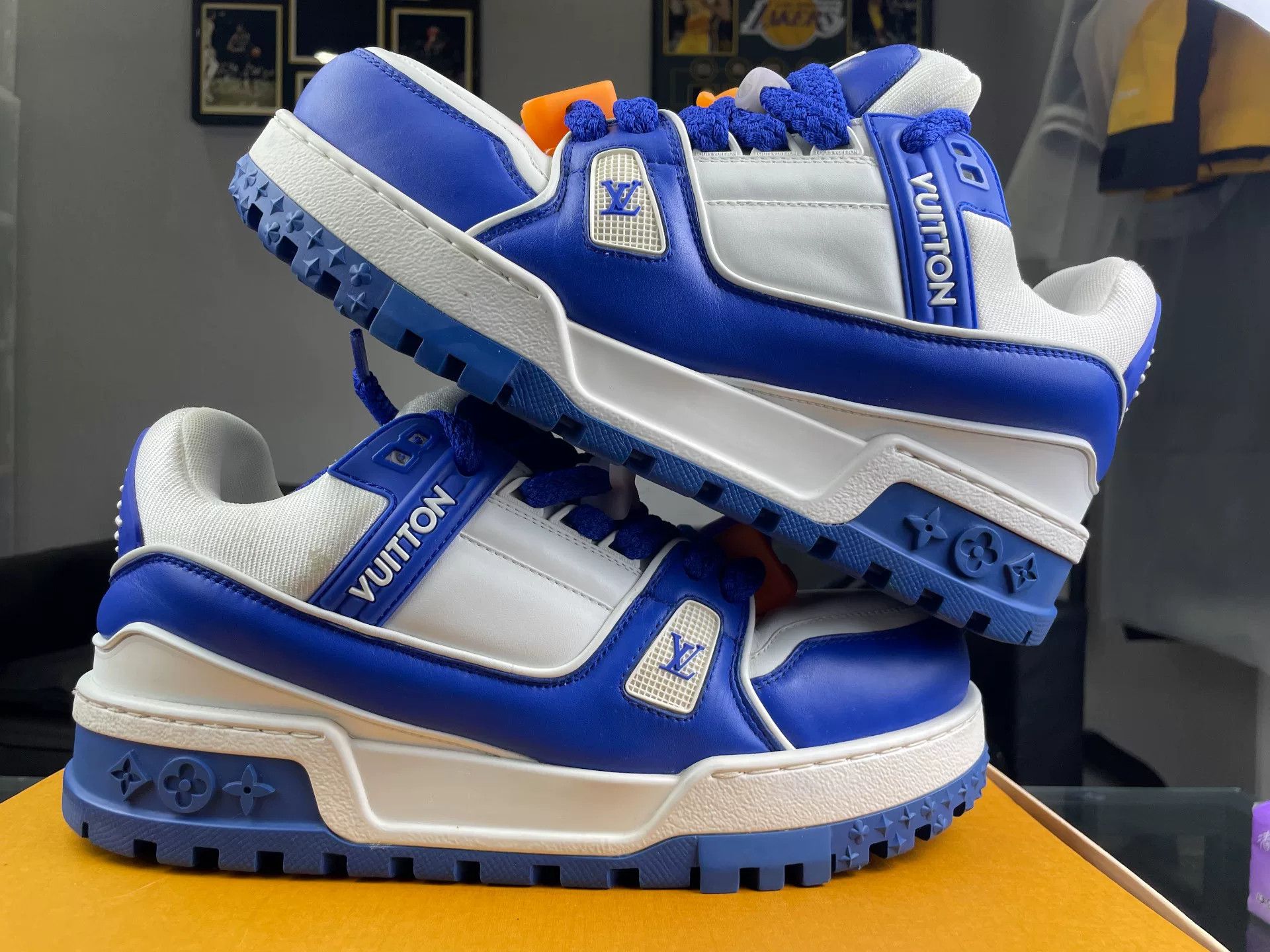 Louis Vuitton Louis Vuitton Blue Lowtop Sneakers 9 Men Size US 9 / EU 42 - 6 Thumbnail