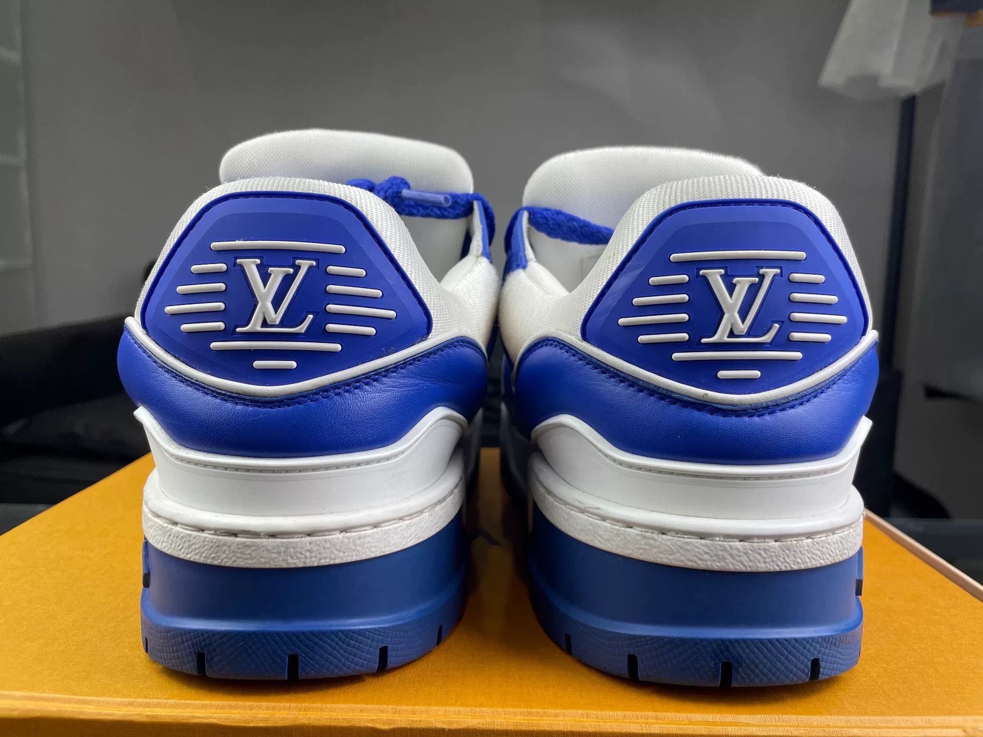 Louis Vuitton Louis Vuitton Blue Lowtop Sneakers 9 Men Size US 9 / EU 42 - 3 Thumbnail