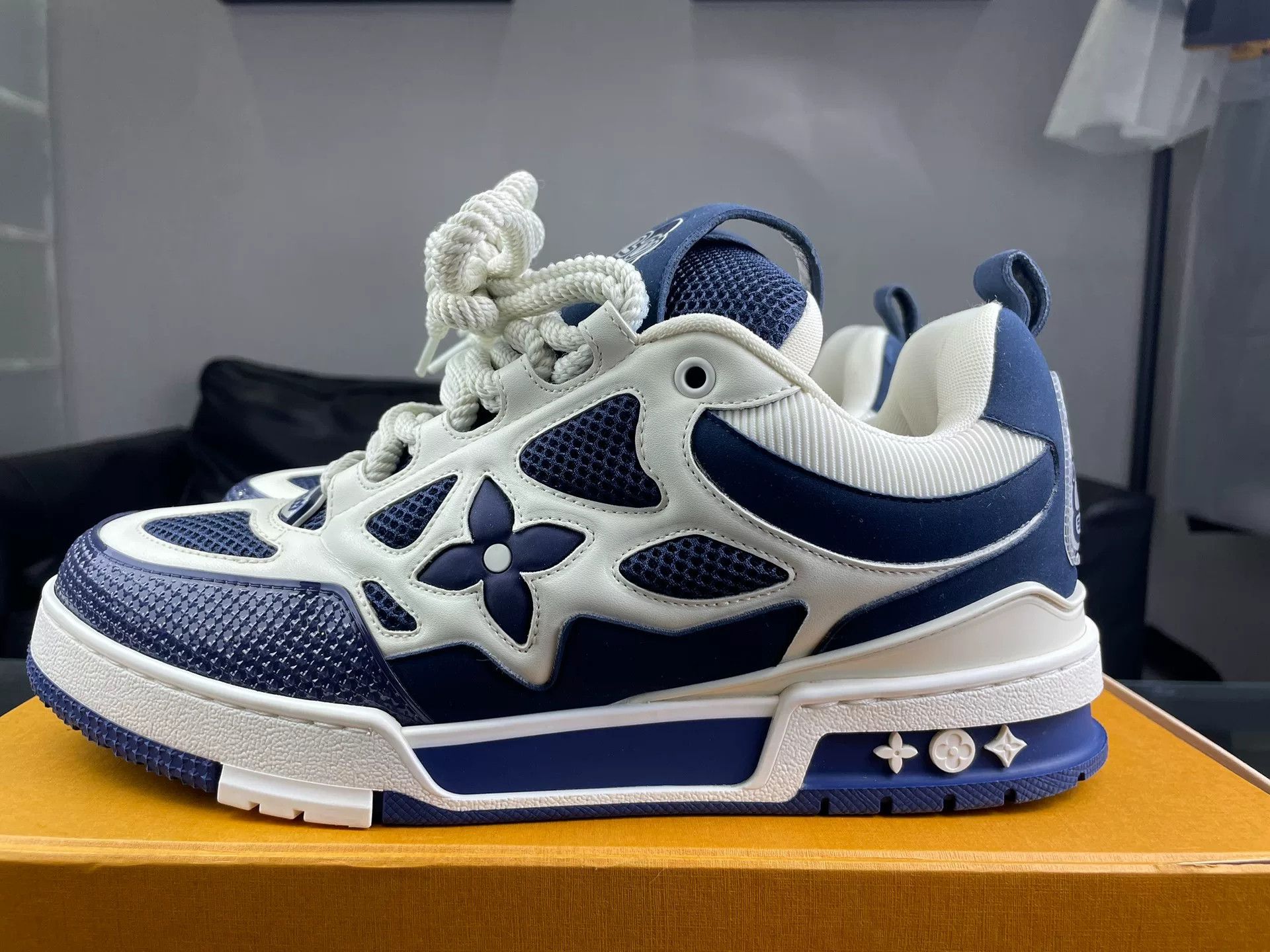 Louis Vuitton Louis Vuitton Skate Printed Blue Lowtop Sneakers 9.5 Men Size US 9.5 / EU 42-43 - 7 Thumbnail