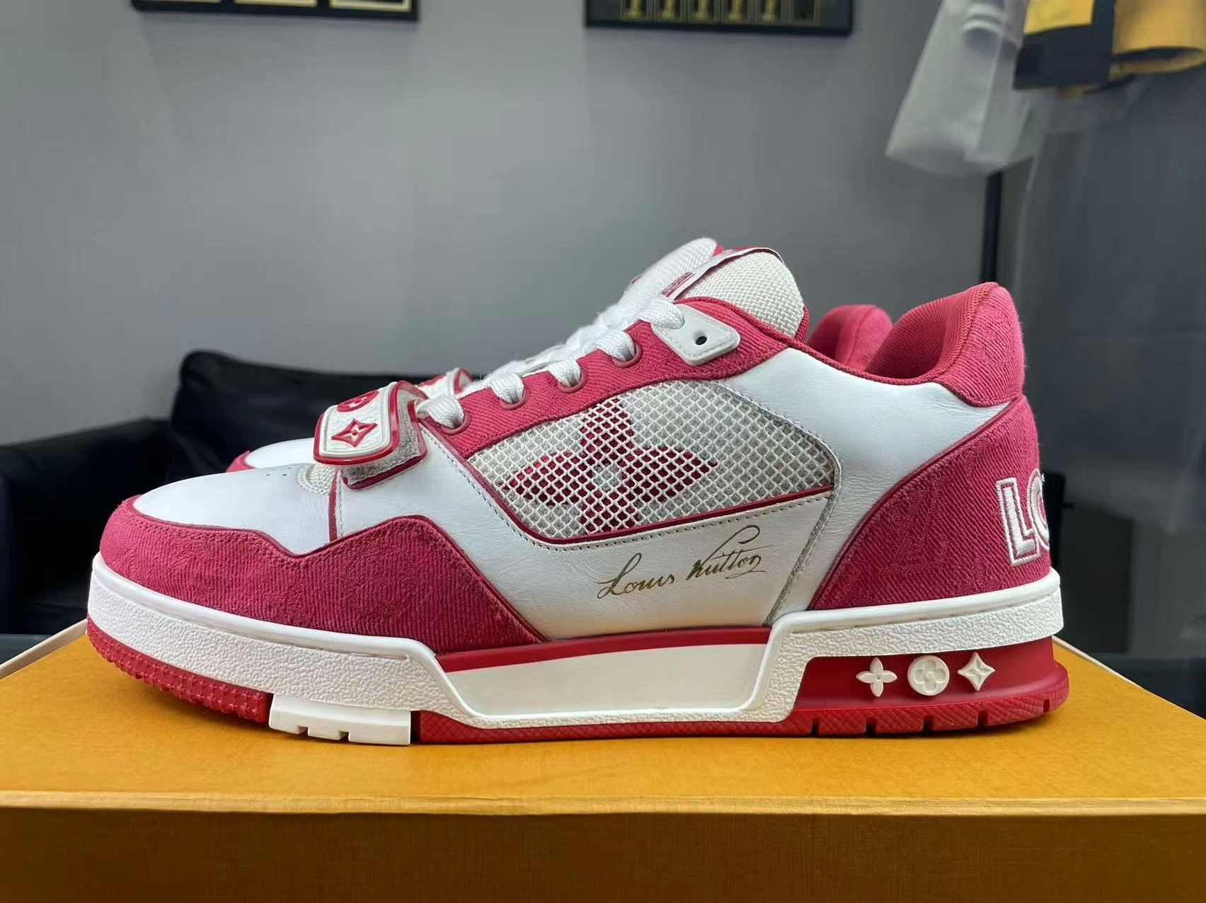 Louis Vuitton Louis Vuitton Training Red Lowtop Sneakers 9 Men Size US 9 / EU 42 - 7 Thumbnail
