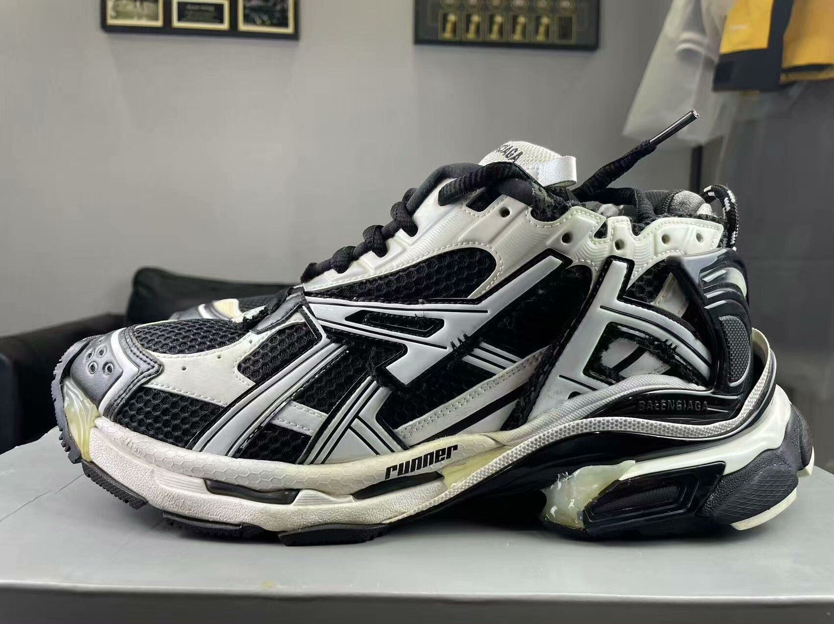 Balenciaga Balenciaga Running Black Lowtop Sneakers 10 Men Size US 10 / EU 43 - 7 Thumbnail