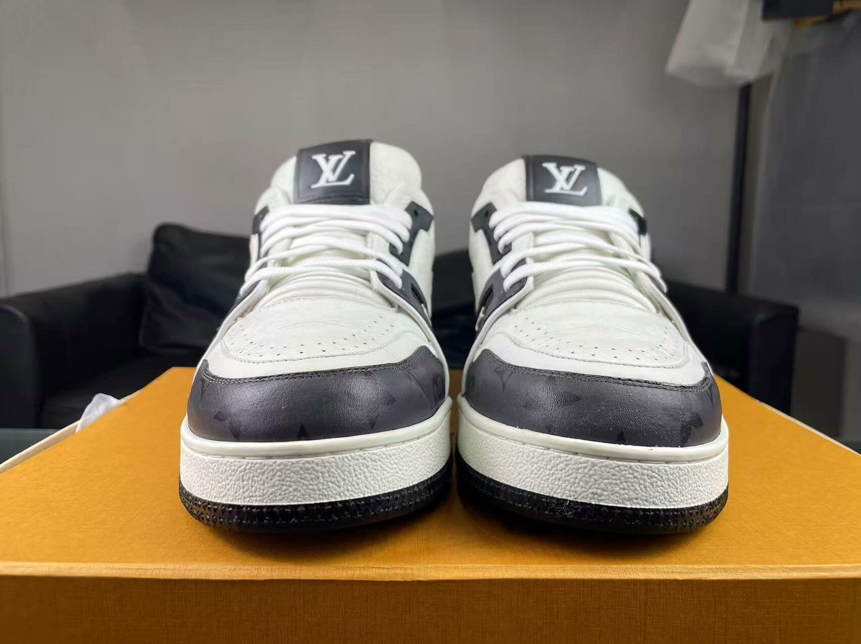 Louis Vuitton Louis Vuitton Training Black Lowtop Sneakers 9.5 Men Size US 9.5 / EU 42-43 - 2 Thumbnail