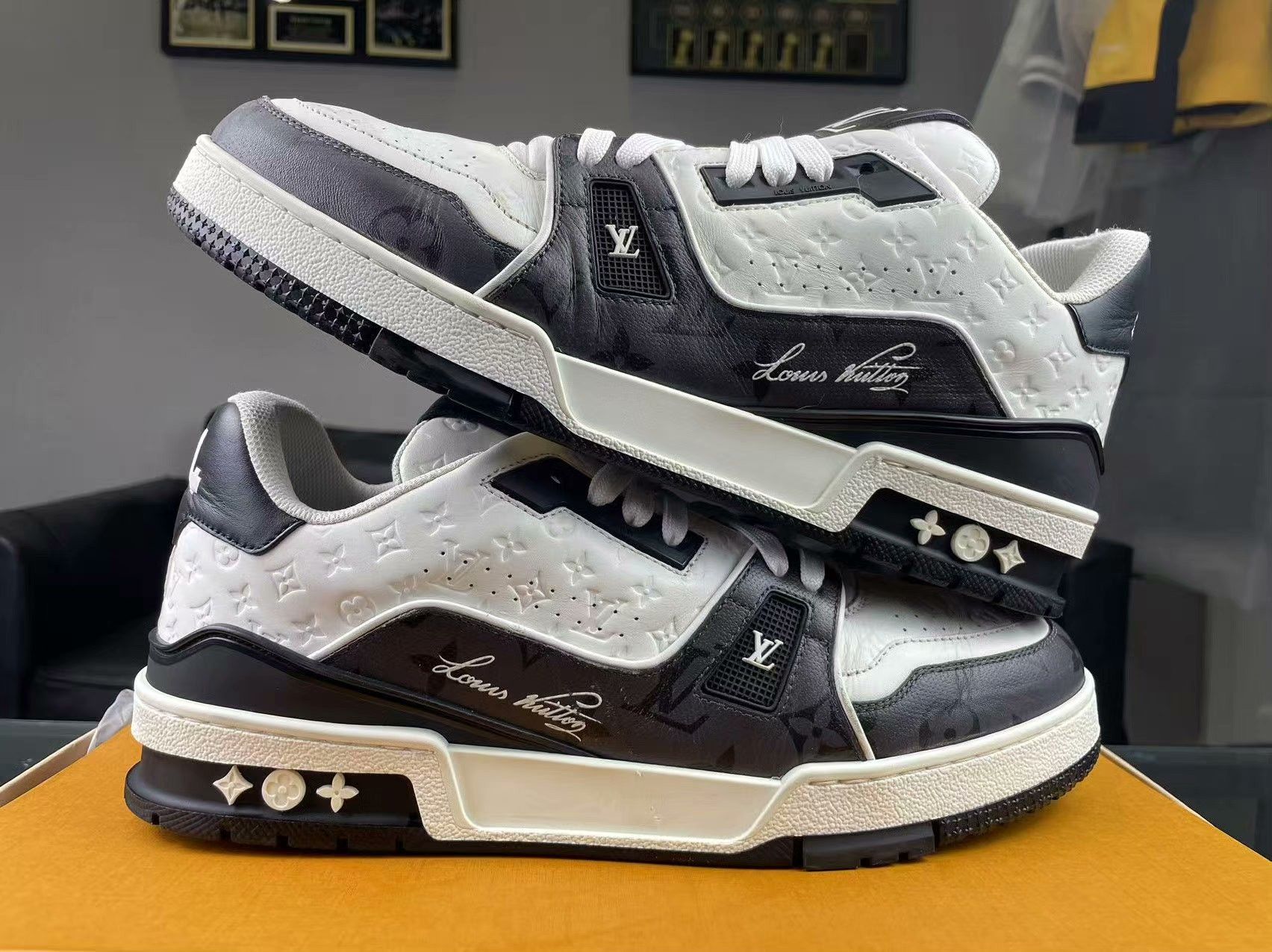Louis Vuitton Louis Vuitton Training Black Lowtop Sneakers 9.5 Men Size US 9.5 / EU 42-43 - 6 Thumbnail