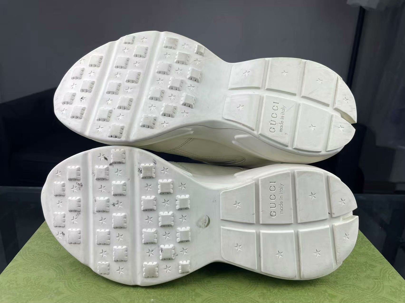 Gucci Gucci Retro Printed Lowtop Sneakers us_9 Women Size US 9 / IT 39 - 4 Thumbnail