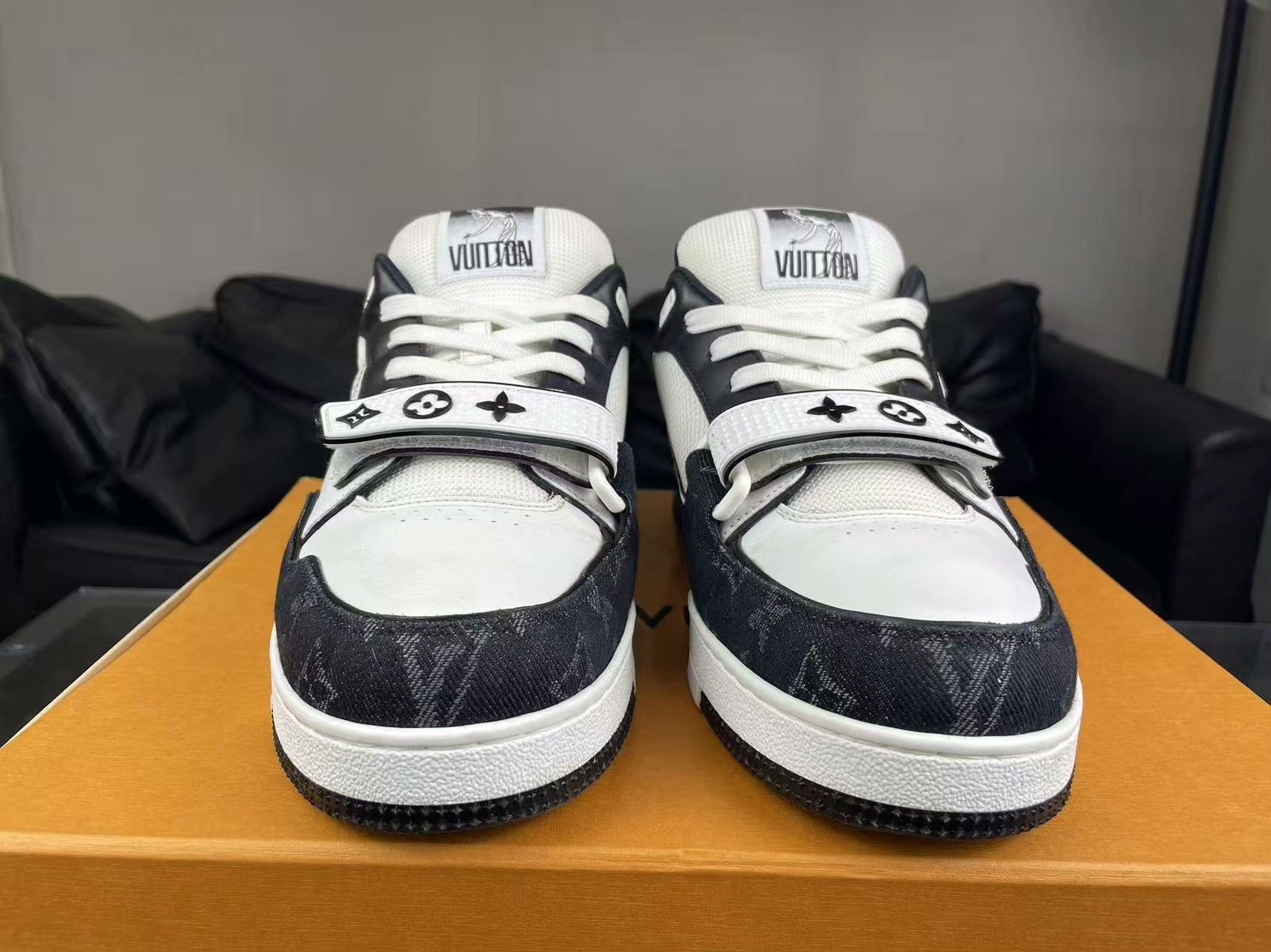 Louis Vuitton Louis Vuitton Training Black Lowtop Sneakers 9 Men Size US 9 / EU 42 - 2 Thumbnail