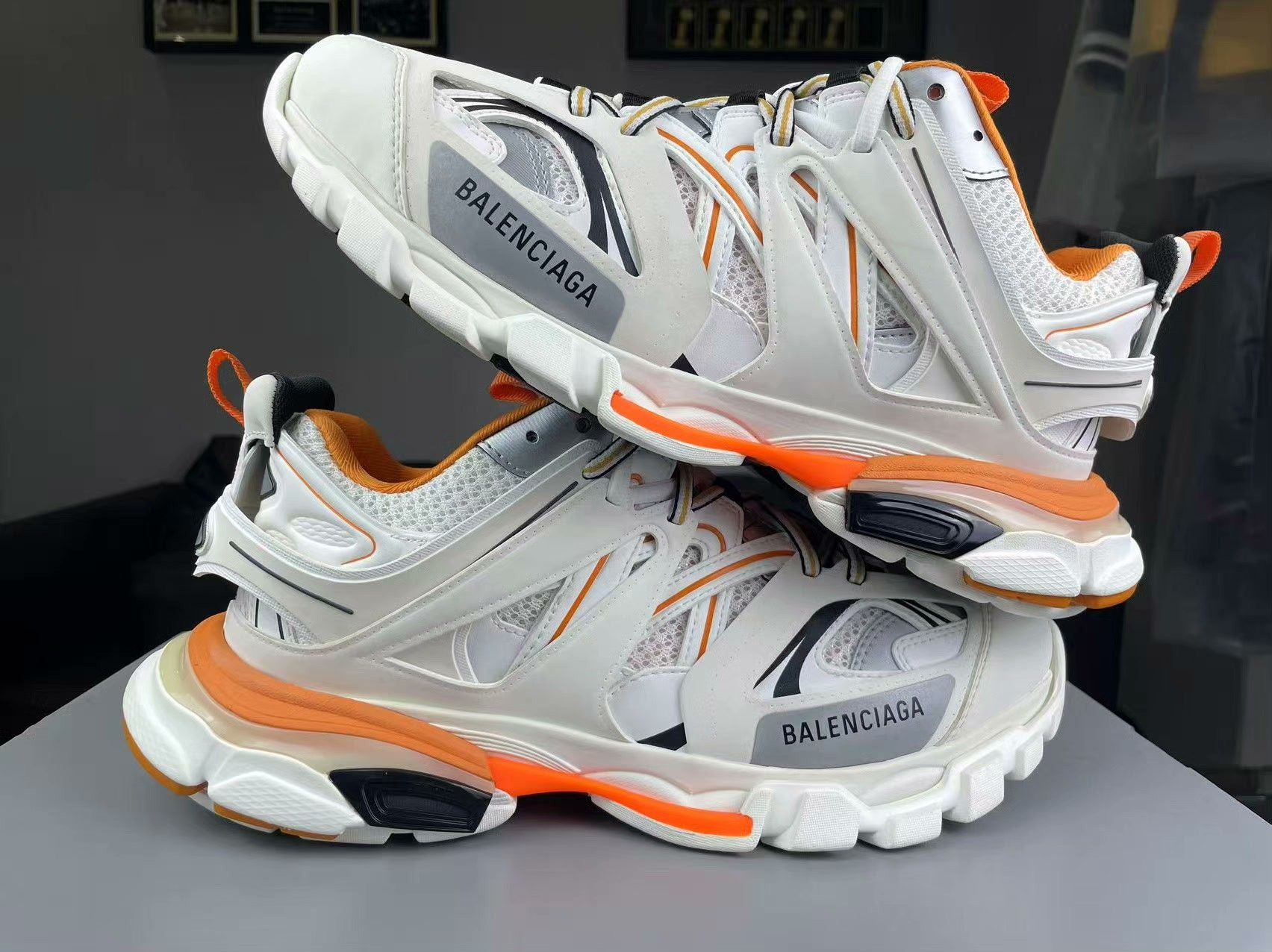 Balenciaga Balenciaga White Lowtop Sneakers 9 Men Size US 9 / EU 42 - 6 Thumbnail