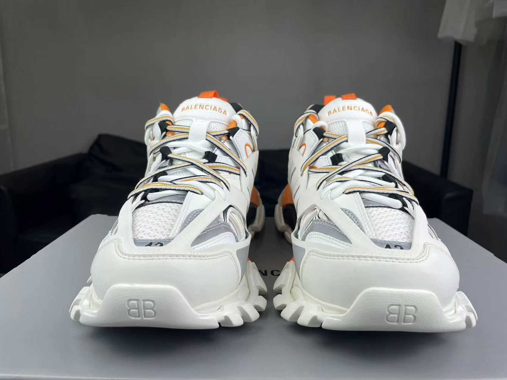 Balenciaga Balenciaga White Lowtop Sneakers 9 Men Size US 9 / EU 42 - 2 Thumbnail