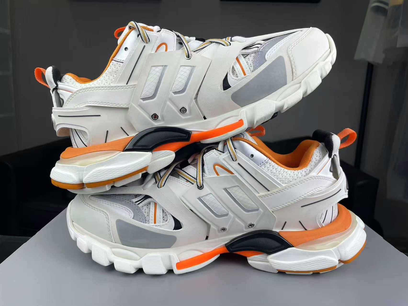 Balenciaga Balenciaga White Lowtop Sneakers 9 Men Size US 9 / EU 42 - 5 Thumbnail