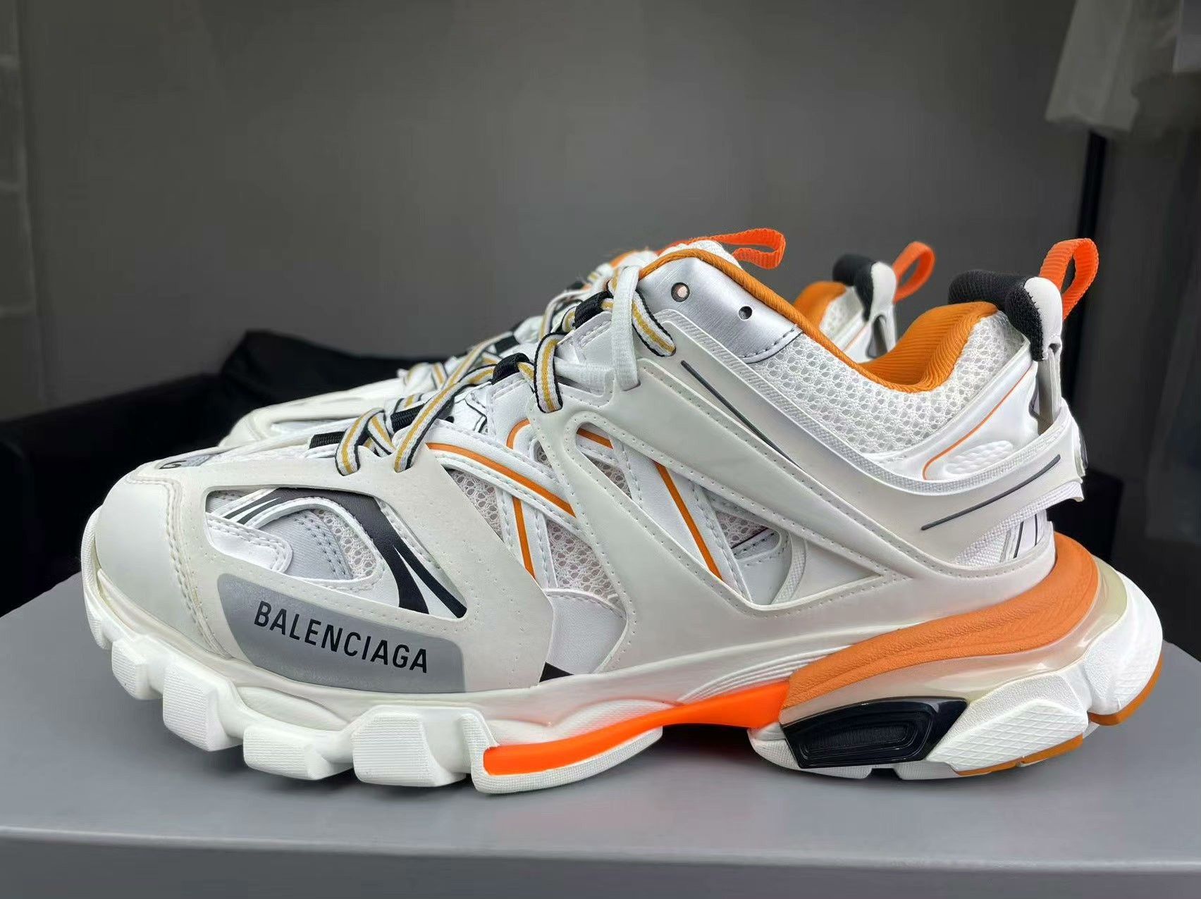 Balenciaga Balenciaga White Lowtop Sneakers 9 Men Size US 9 / EU 42 - 7 Thumbnail
