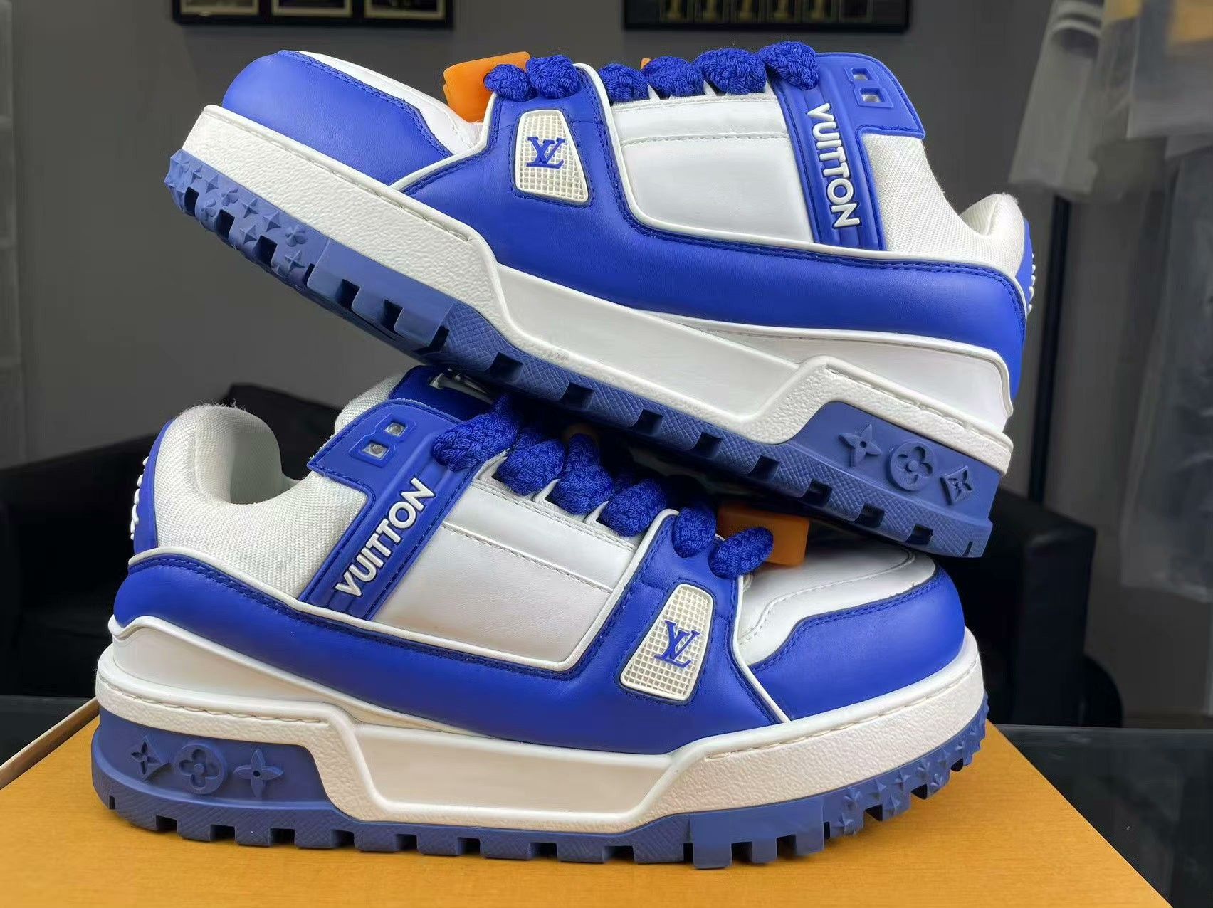 Louis Vuitton Louis Vuitton Training Blue Lowtop Sneakers 9 Men Size US 9 / EU 42 - 6 Thumbnail