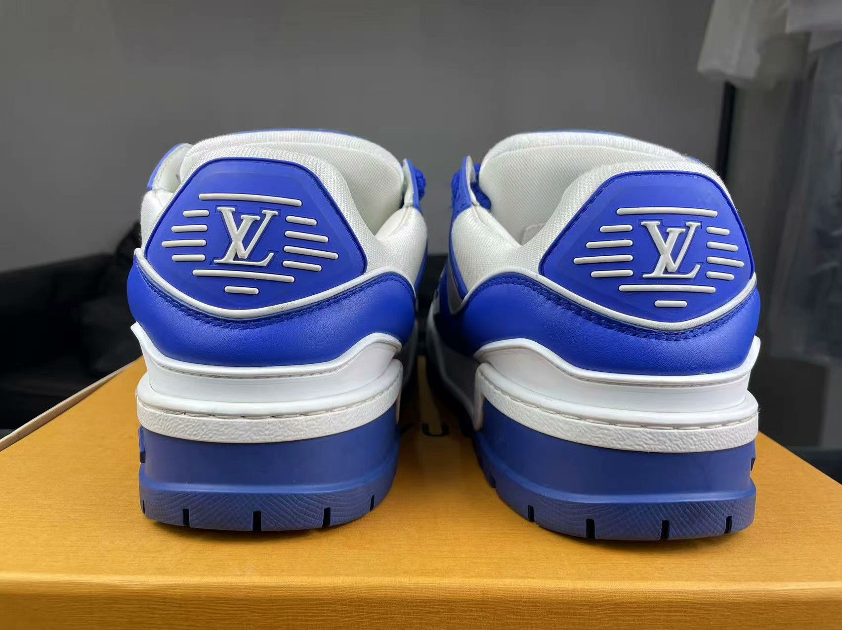 Louis Vuitton Louis Vuitton Training Blue Lowtop Sneakers 9 Men Size US 9 / EU 42 - 3 Thumbnail