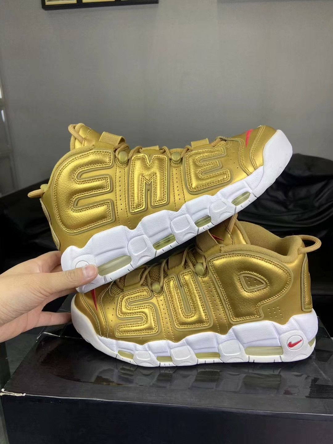 Nike Nike Gold Lowtop Sneakers 10.5 Men Size US 10.5 / EU 43-44 - 8 Thumbnail