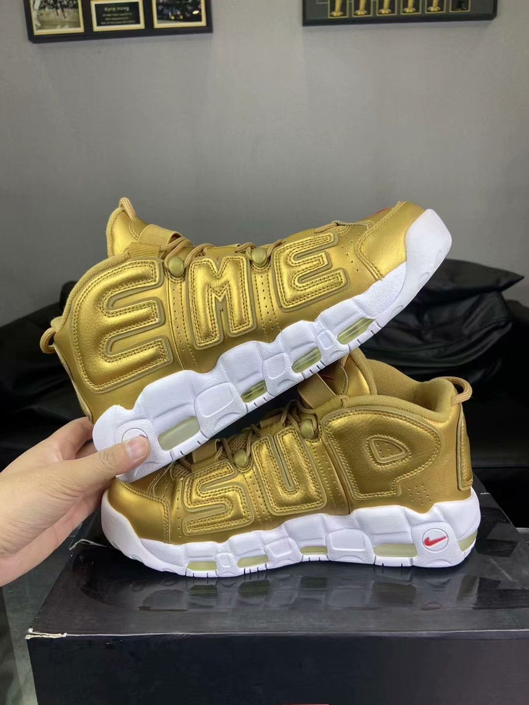 Nike Nike Gold Lowtop Sneakers 10.5 Men Size US 10.5 / EU 43-44 - 7 Thumbnail