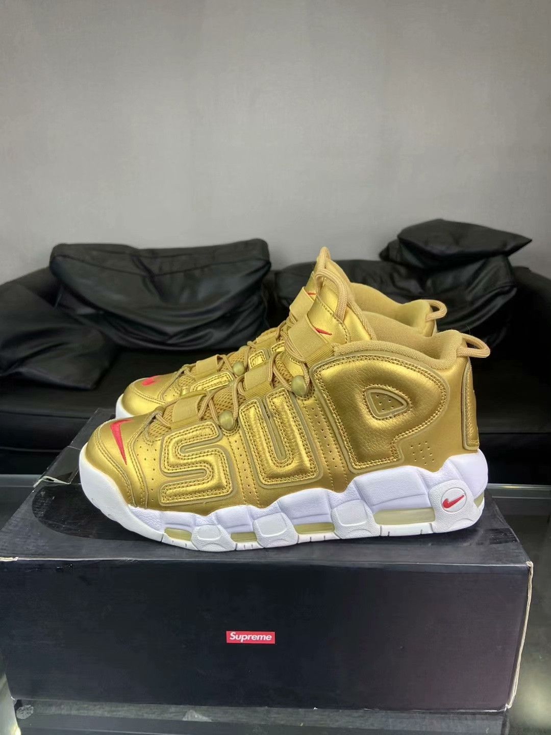 Nike Nike Gold Lowtop Sneakers 10.5 Men Size US 10.5 / EU 43-44 - 3 Thumbnail