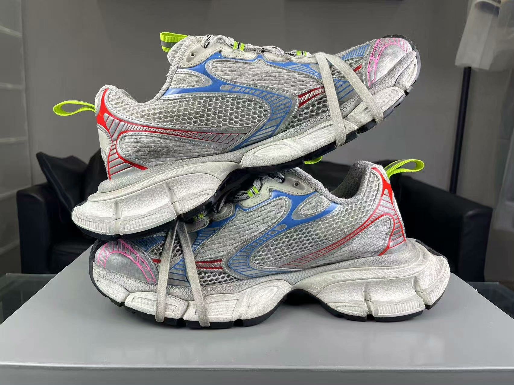 Balenciaga Balenciaga Rainbow Multi Lowtop Sneakers 8.5 Men Size US 8.5 / EU 41-42 - 5 Thumbnail