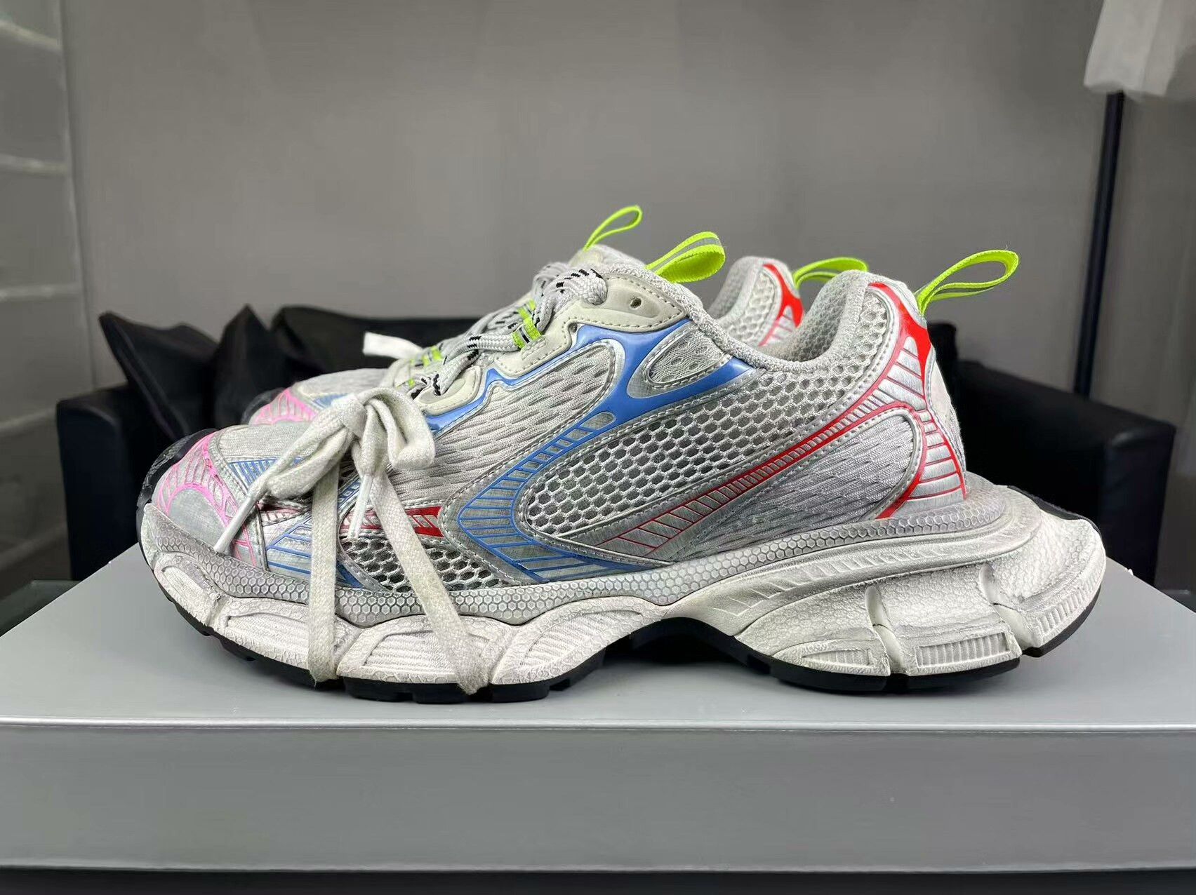Balenciaga Balenciaga Rainbow Multi Lowtop Sneakers 8.5 Men Size US 8.5 / EU 41-42 - 7 Thumbnail