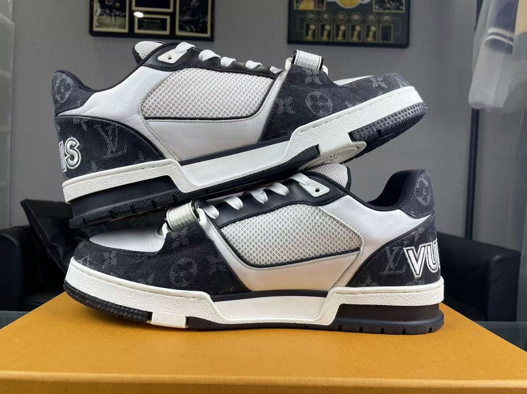 Louis Vuitton Louis Vuitton Training Black Lowtop Sneakers 10.5 Men Size US 10.5 / EU 43-44 - 5 Thumbnail