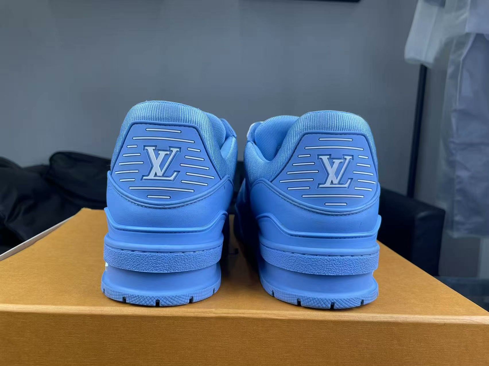 Louis Vuitton Louis Vuitton Training Blue Lowtop Sneakers 9 Men Size US 9 / EU 42 - 3 Thumbnail