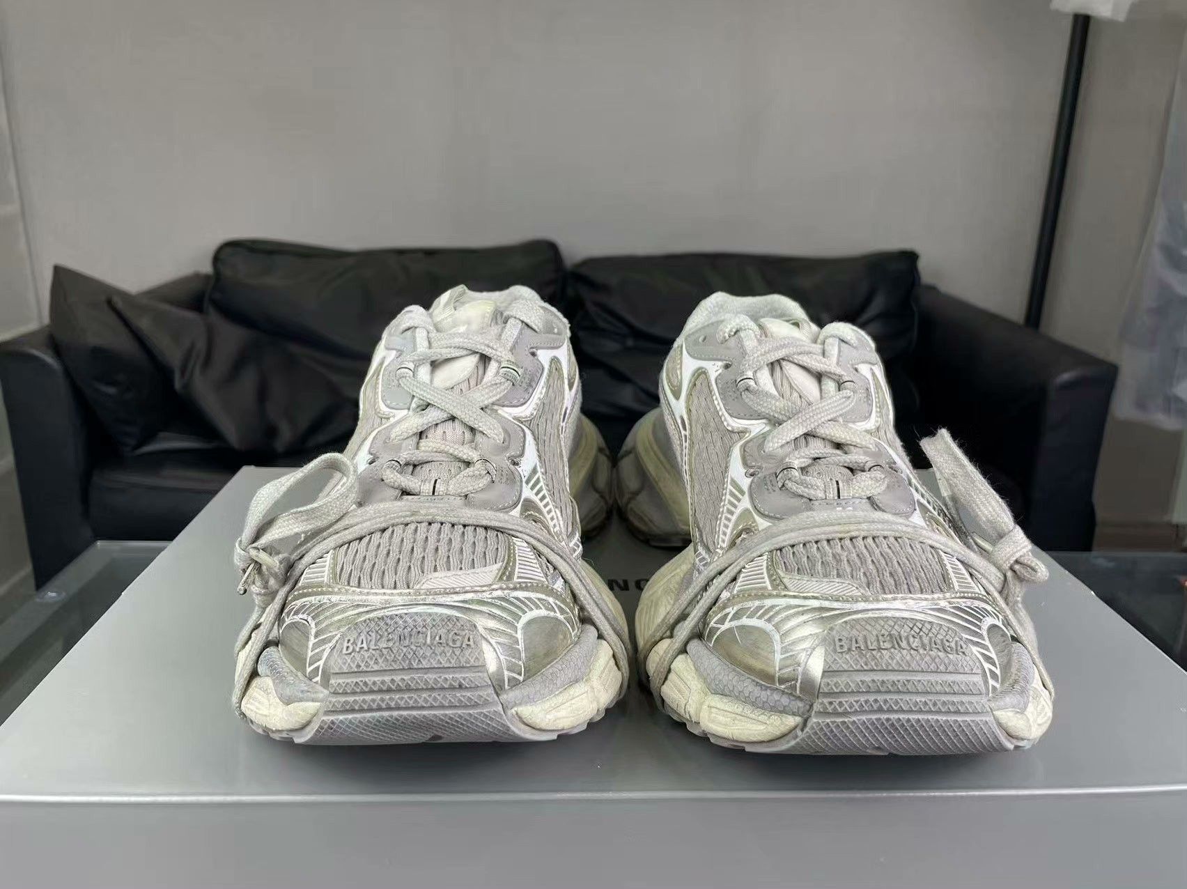 Balenciaga Balenciaga Gold Lowtop Sneakers 8.5 Men Size US 8.5 / EU 41-42 - 2 Thumbnail