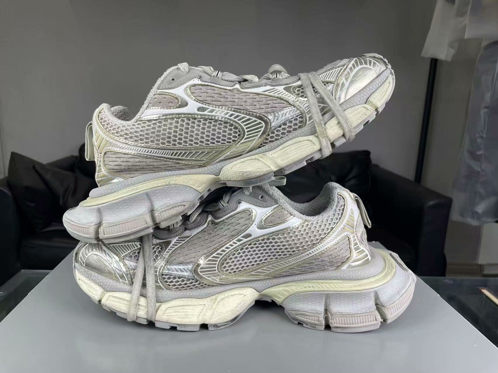 Balenciaga Balenciaga Gold Lowtop Sneakers 8.5 Men Size US 8.5 / EU 41-42 - 5 Thumbnail