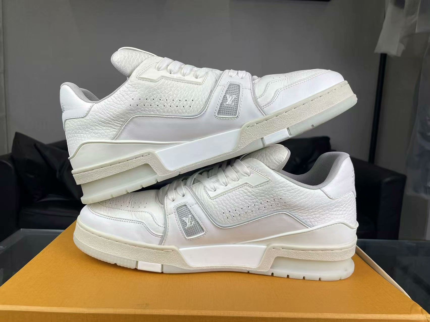 Louis Vuitton Louis Vuitton Training White Lowtop Sneakers 9.5 Men Size US 9.5 / EU 42-43 - 6 Thumbnail