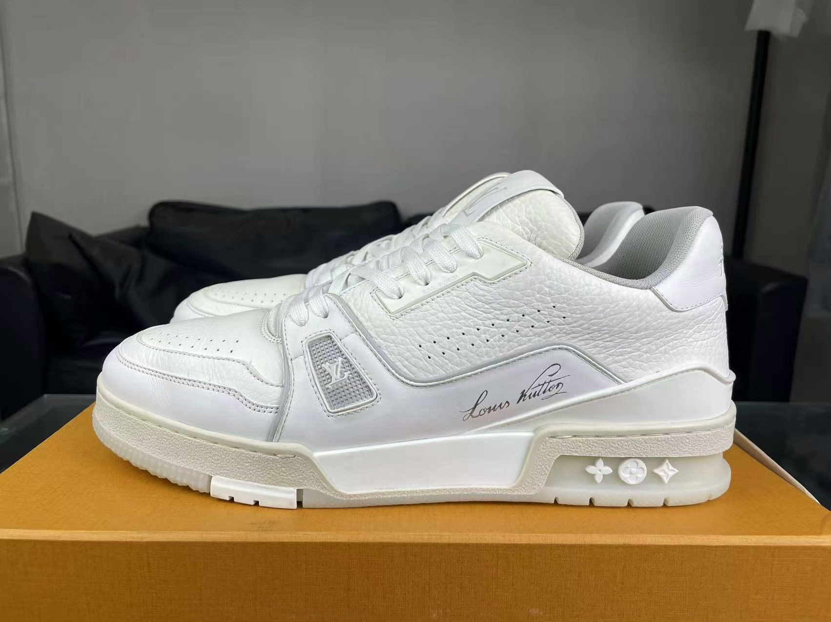 Louis Vuitton Louis Vuitton Training White Lowtop Sneakers 9.5 Men Size US 9.5 / EU 42-43 - 7 Thumbnail