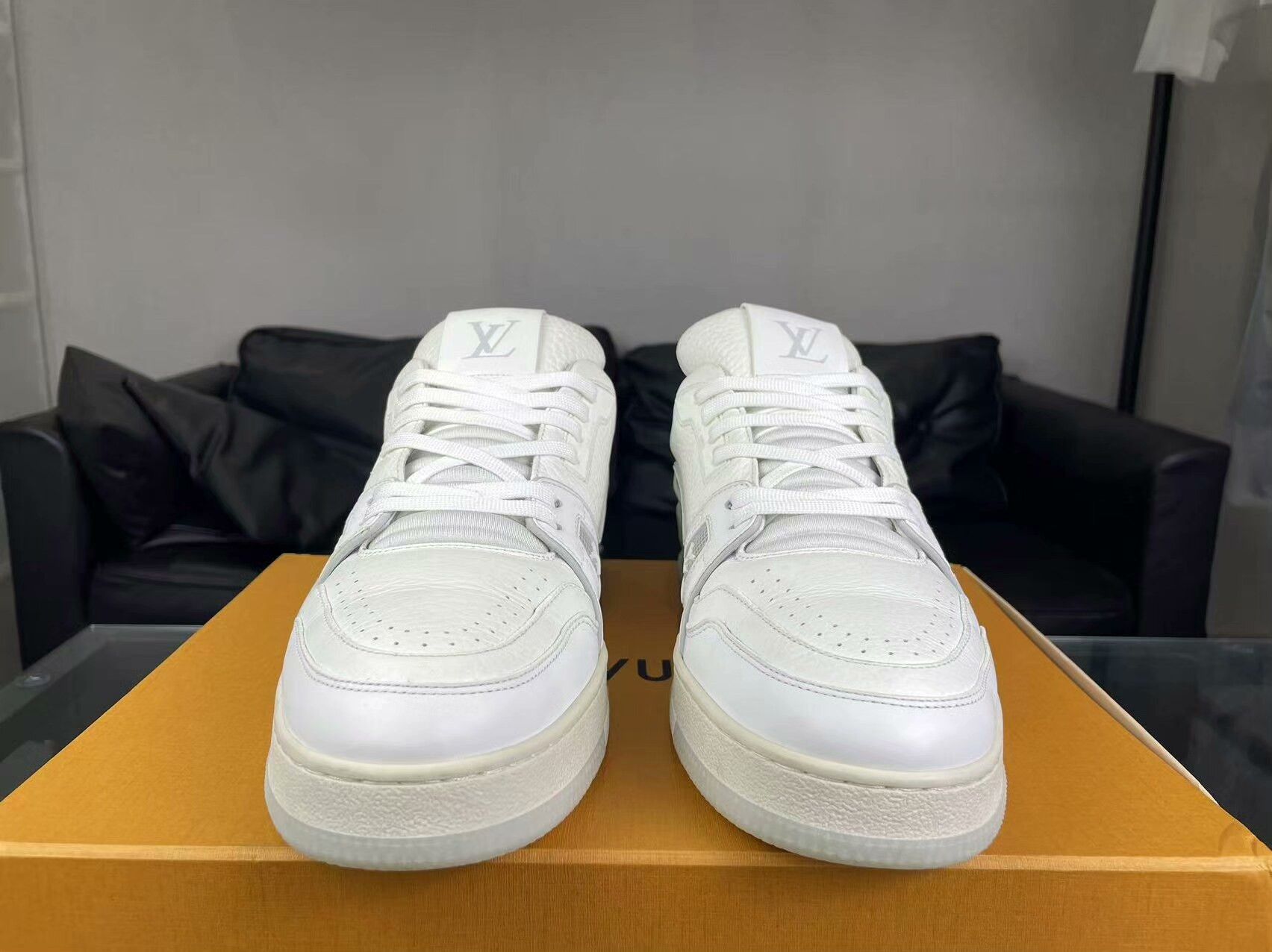 Louis Vuitton Louis Vuitton Training White Lowtop Sneakers 9.5 Men Size US 9.5 / EU 42-43 - 2 Thumbnail