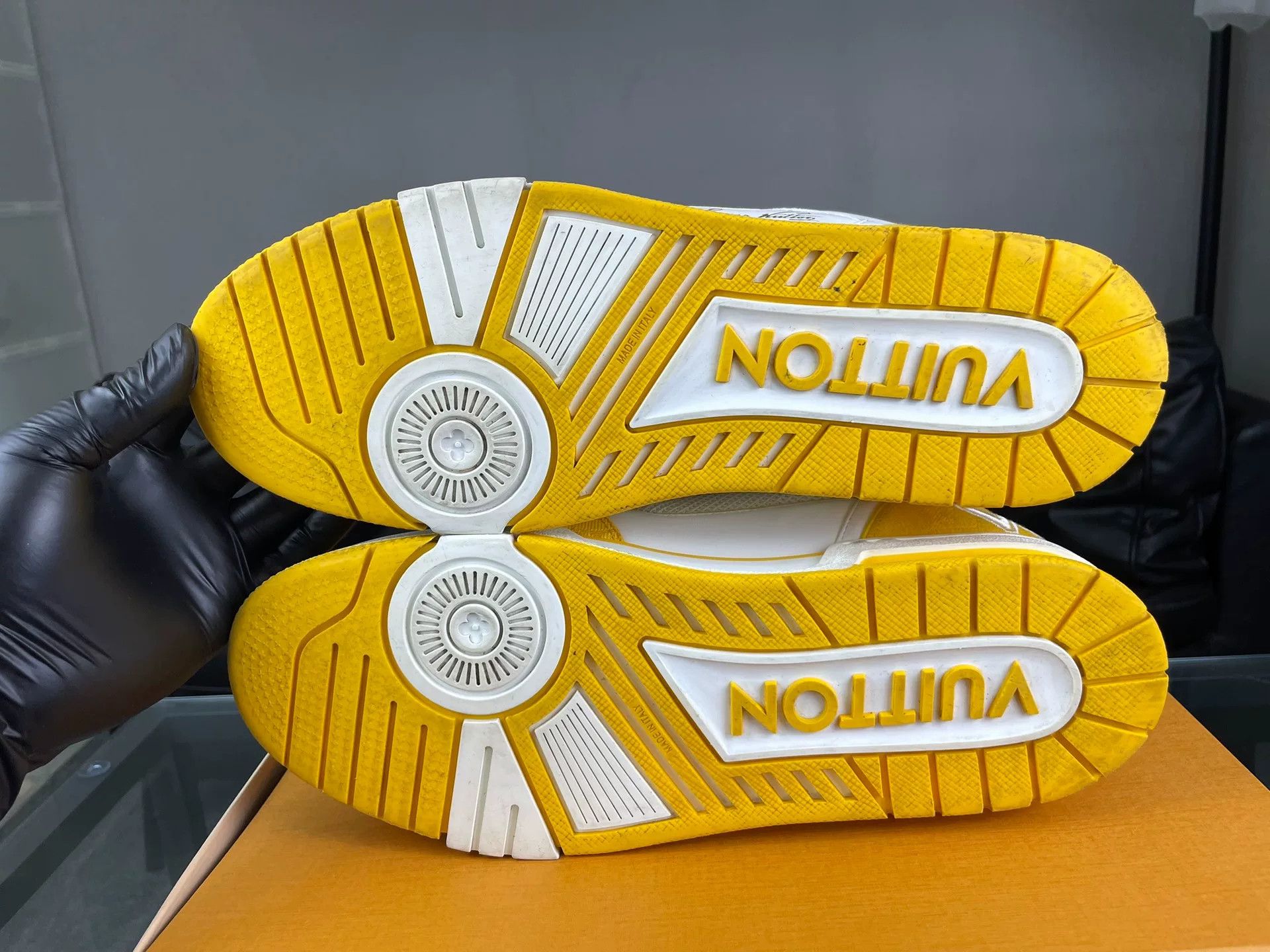 Louis Vuitton Louis Vuitton Training Yellow Lowtop Sneakers 10 Men Size US 10 / EU 43 - 5 Thumbnail
