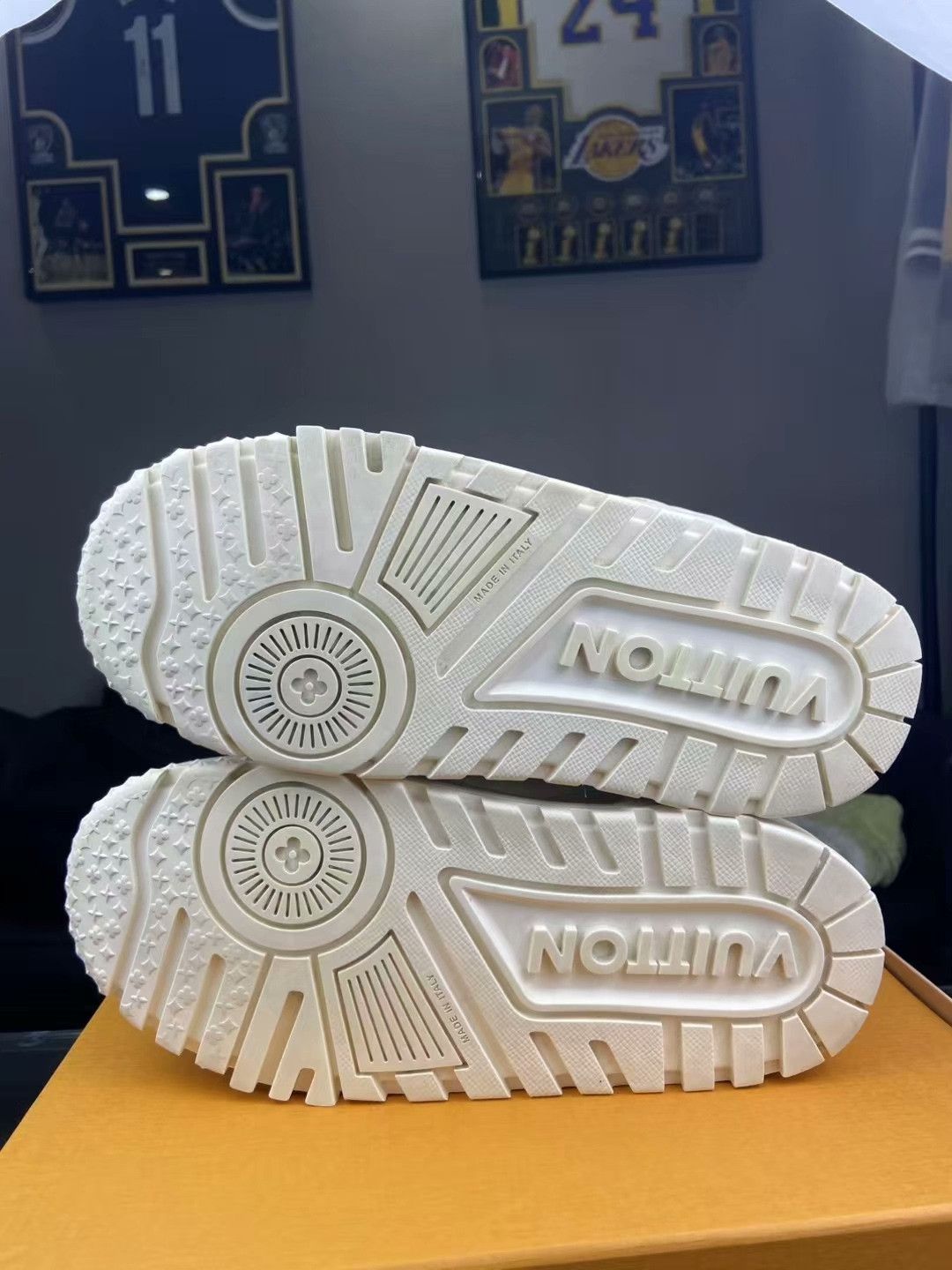 Louis Vuitton Louis Vuitton Training White Lowtop Sneakers 8.5 Men Size US 8.5 / EU 41-42 - 5 Thumbnail