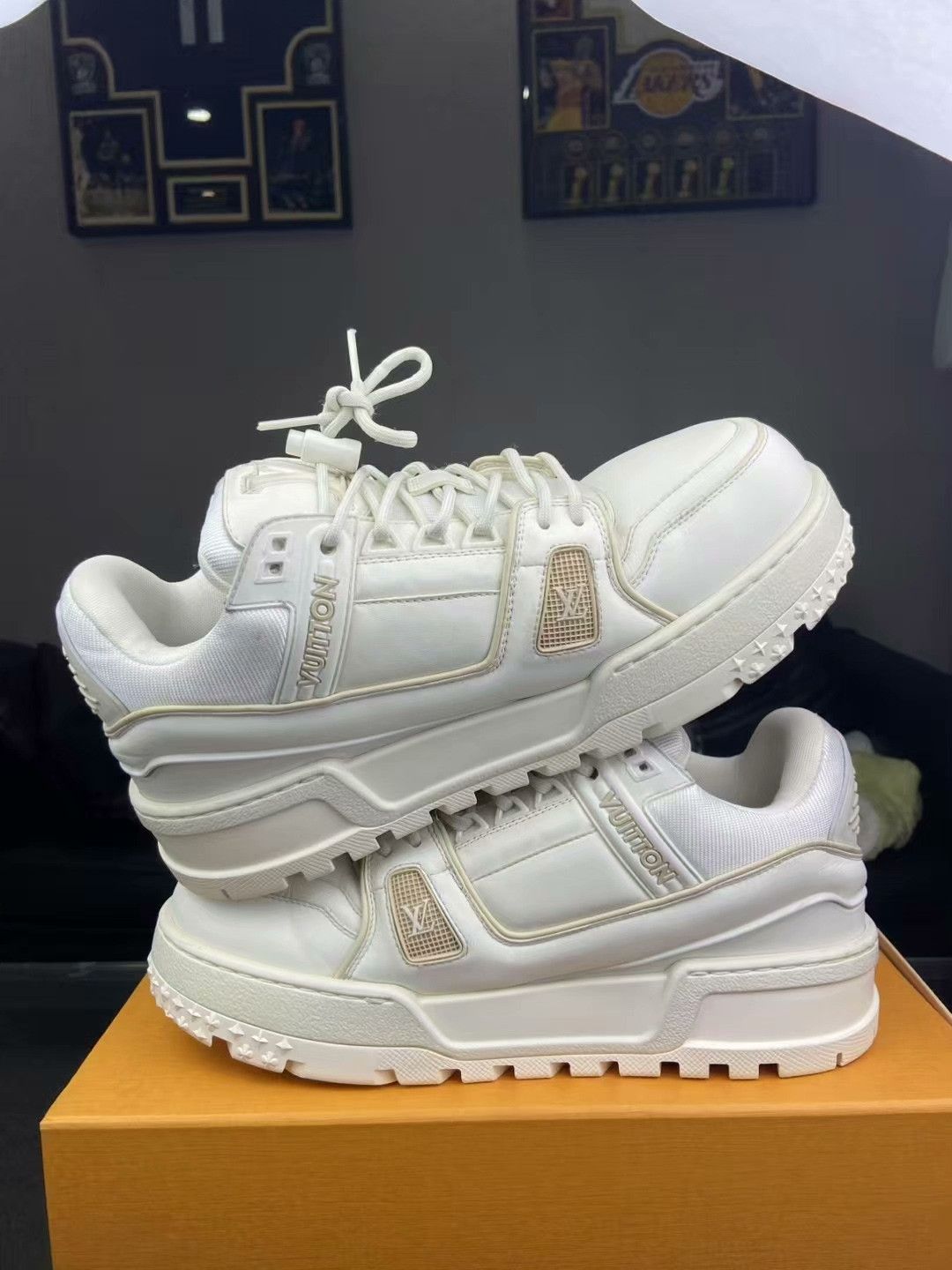 Louis Vuitton Louis Vuitton Training White Lowtop Sneakers 8.5 Men Size US 8.5 / EU 41-42 - 6 Thumbnail