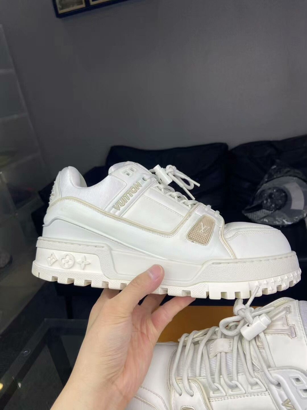 Louis Vuitton Louis Vuitton Training White Lowtop Sneakers 8.5 Men Size US 8.5 / EU 41-42 - 8 Thumbnail