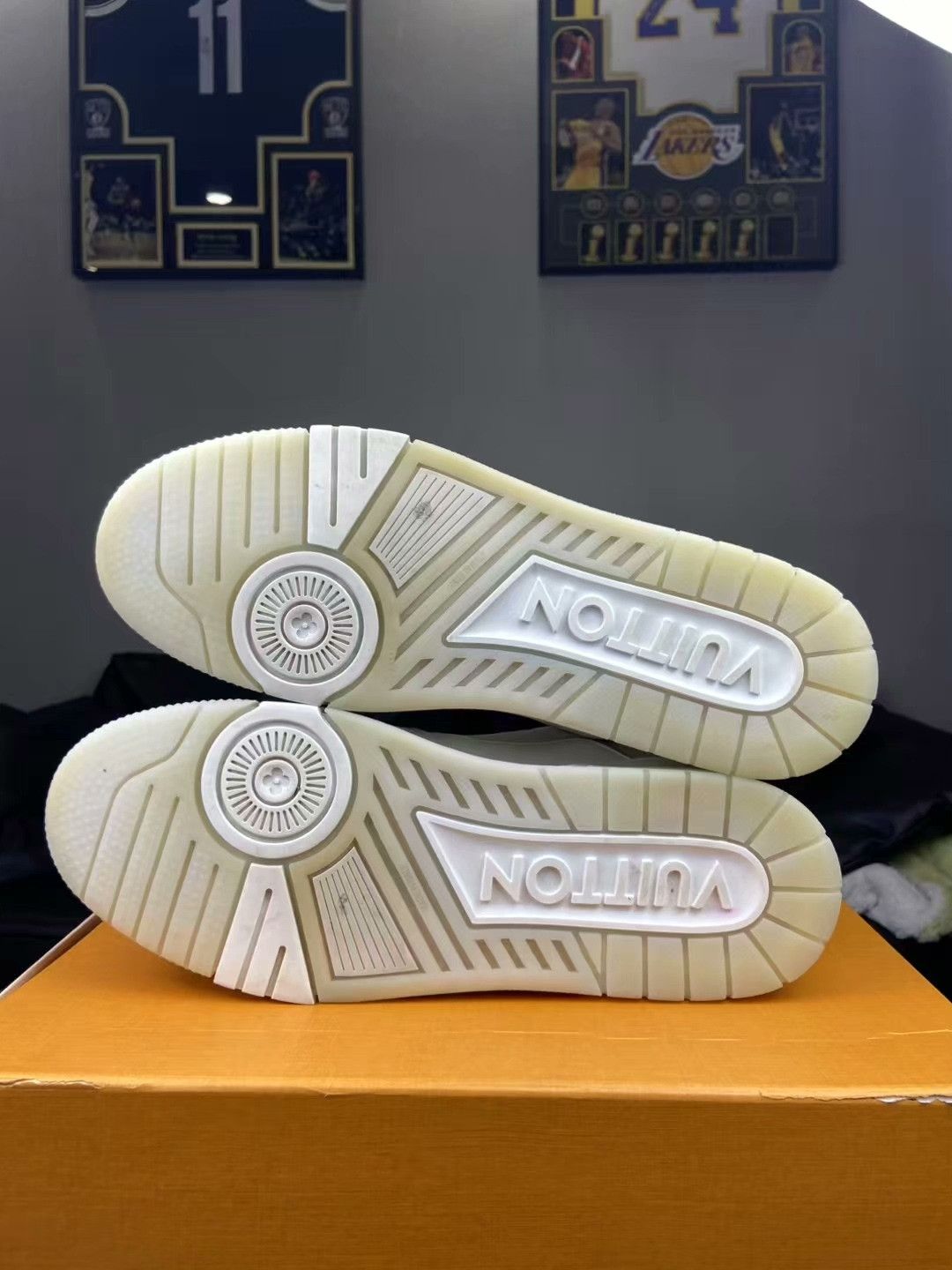 Louis Vuitton Louis Vuitton Training White Lowtop Sneakers 10 Men Size US 10 / EU 43 - 5 Thumbnail