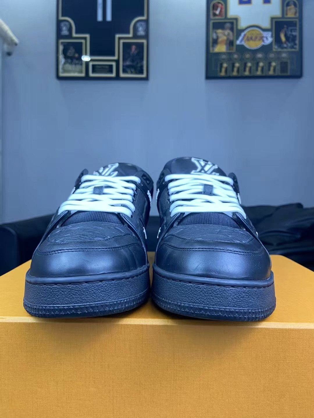 Louis Vuitton Louis Vuitton Training Black Lowtop Sneakers 10.5 Men Size US 10.5 / EU 43-44 - 2 Thumbnail