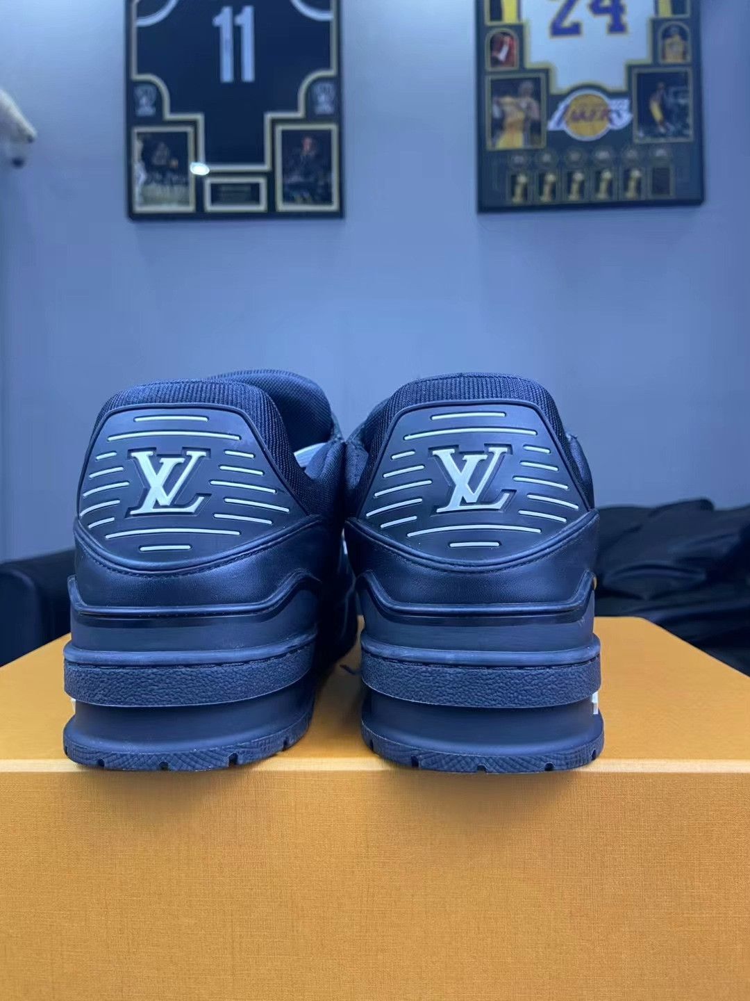 Louis Vuitton Louis Vuitton Training Black Lowtop Sneakers 10.5 Men Size US 10.5 / EU 43-44 - 4 Thumbnail