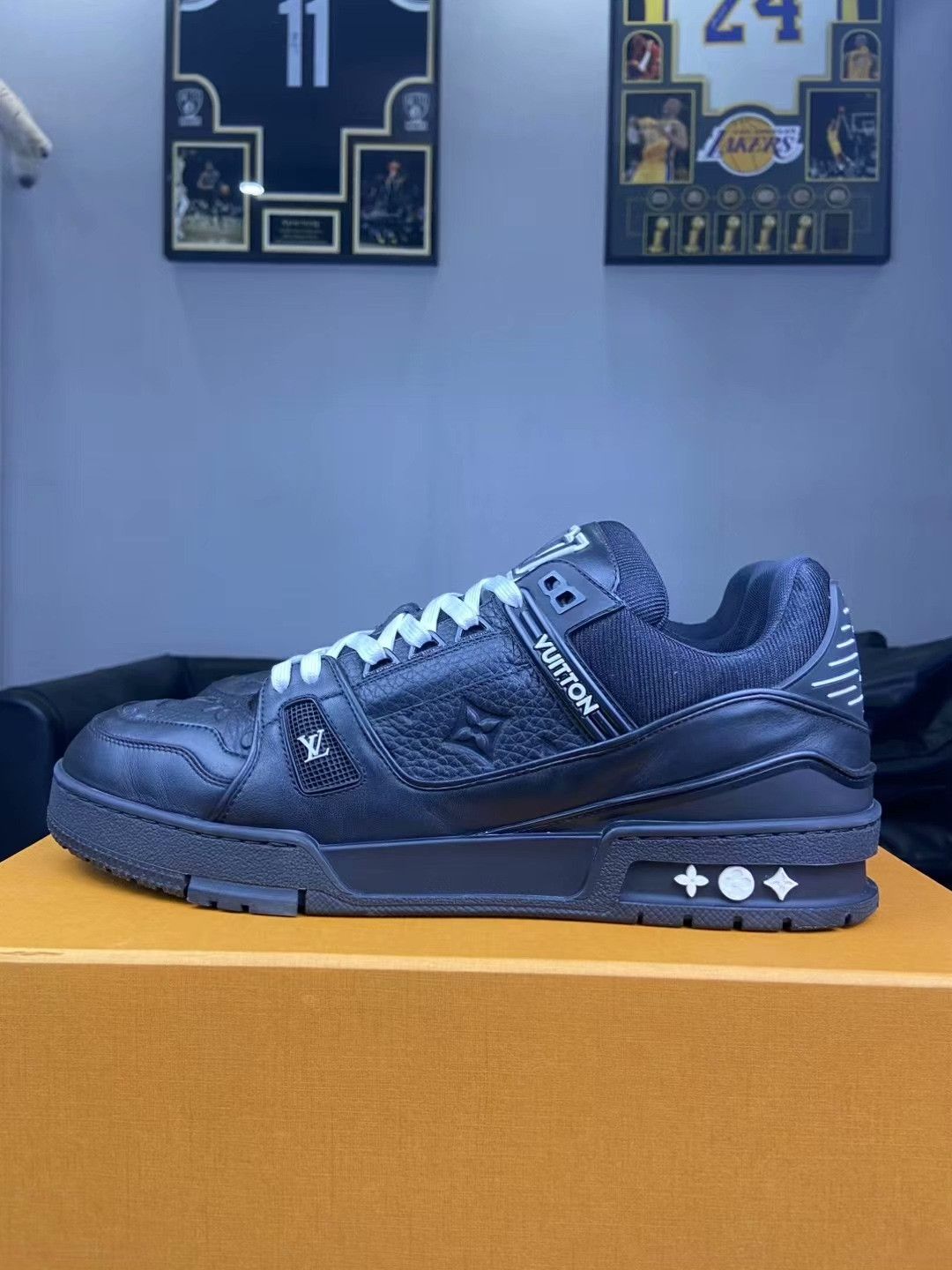 Louis Vuitton Louis Vuitton Training Black Lowtop Sneakers 10.5 Men Size US 10.5 / EU 43-44 - 3 Thumbnail