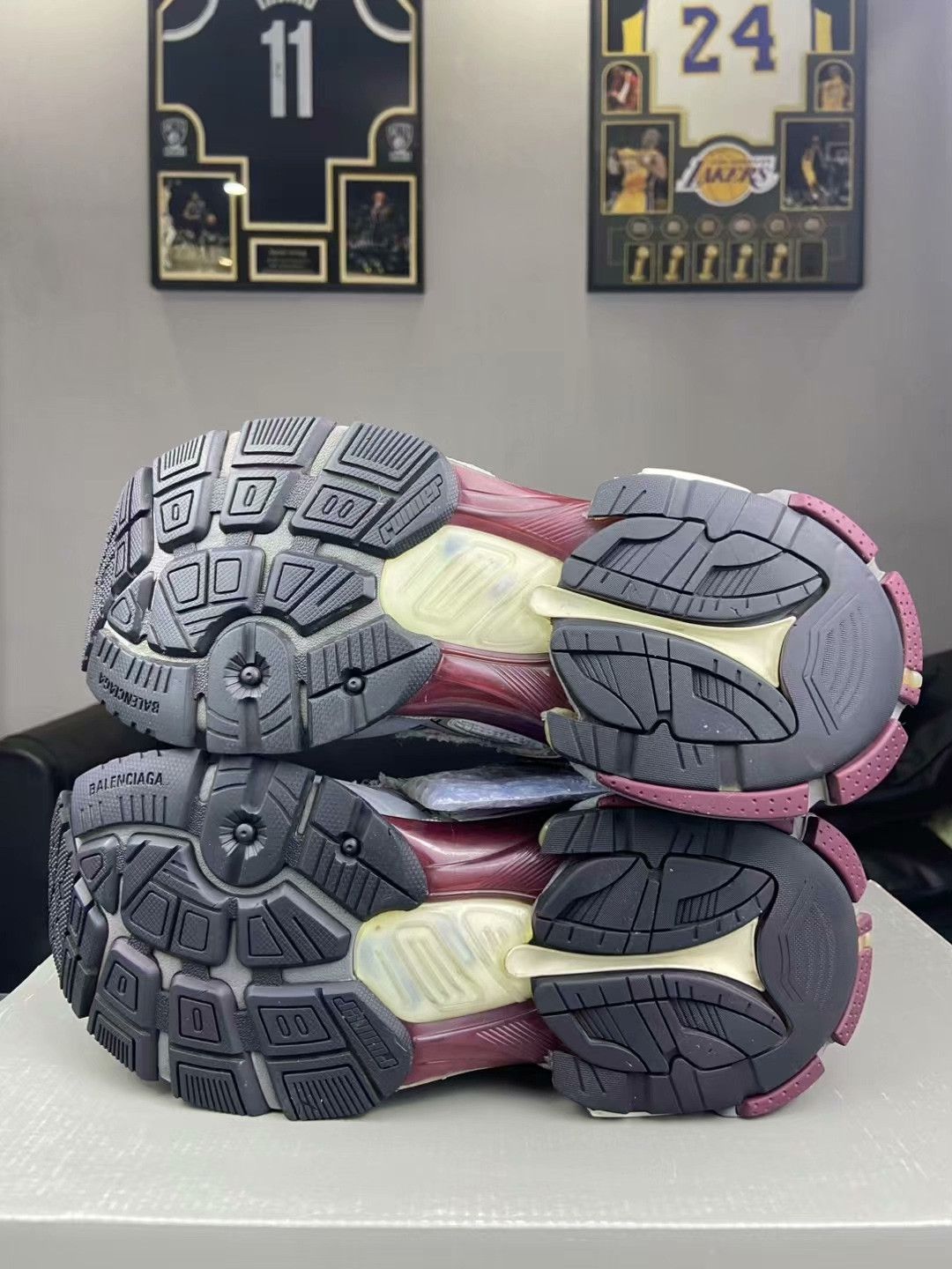 Balenciaga Balenciaga Running Red Lowtop Sneakers us_7-5 Women Size US 7.5 / IT 37.5 - 5 Thumbnail
